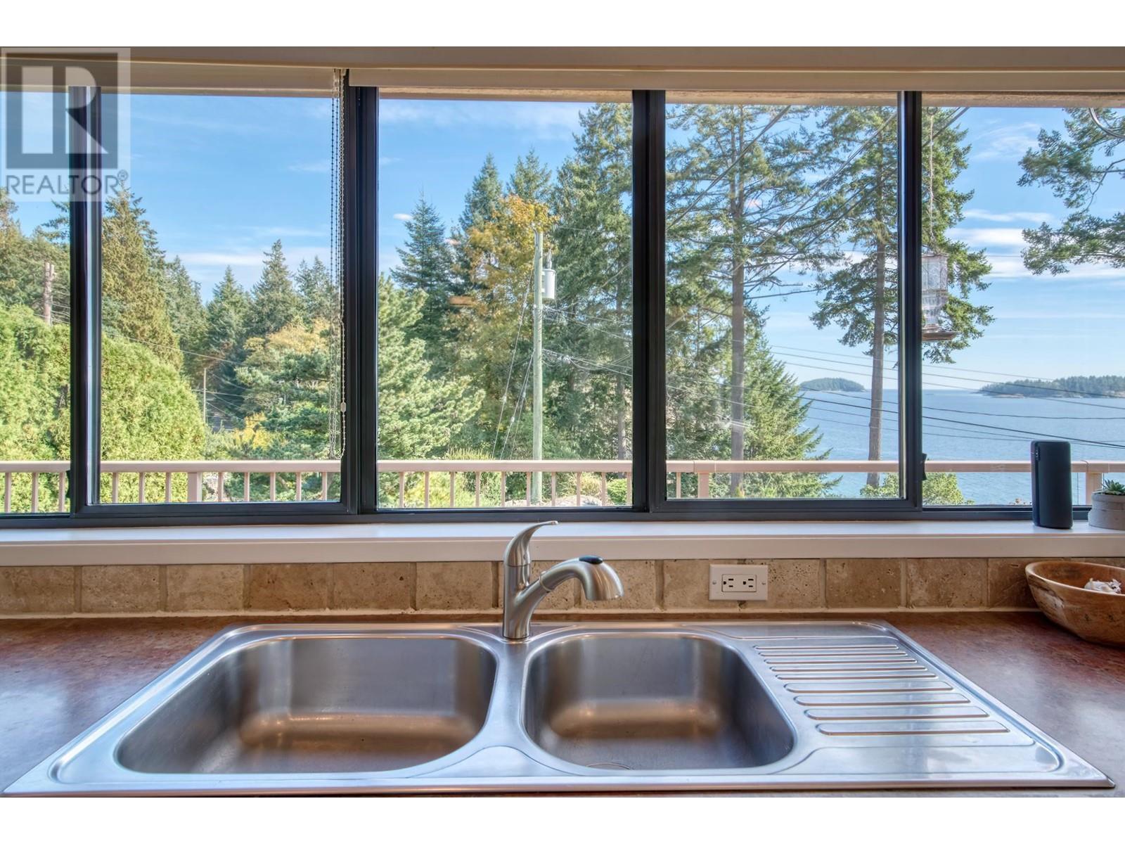7073 Dale Road, Sechelt, British Columbia  V7Z 0N2 - Photo 12 - R2822191