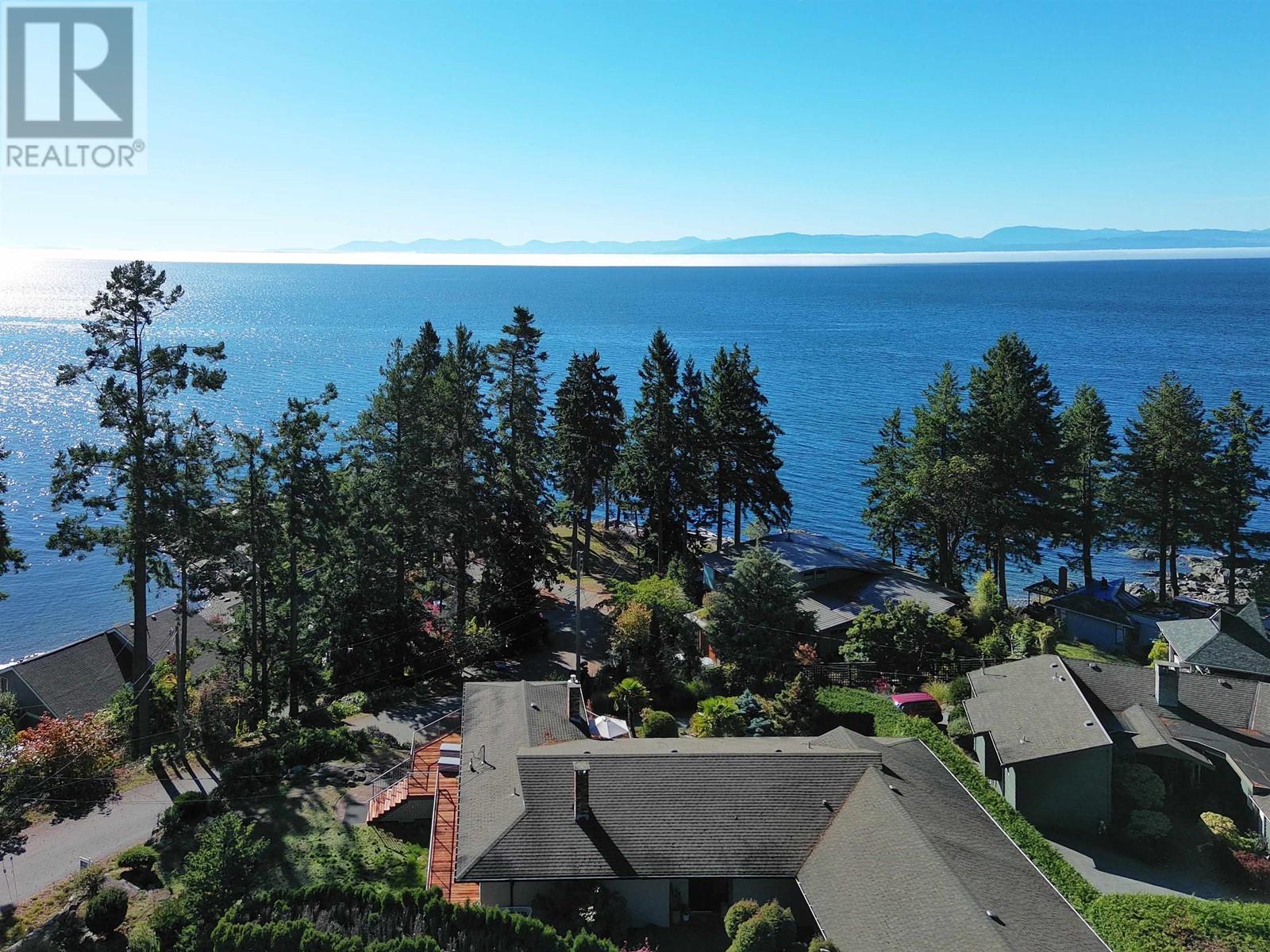 7073 Dale Road, Sechelt, British Columbia  V7Z 0N2 - Photo 2 - R2822191