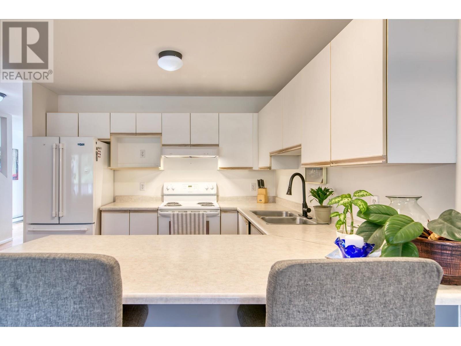 7 5706 Ebbtide Street, Sechelt, British Columbia  V7Z 0J4 - Photo 9 - R2822719