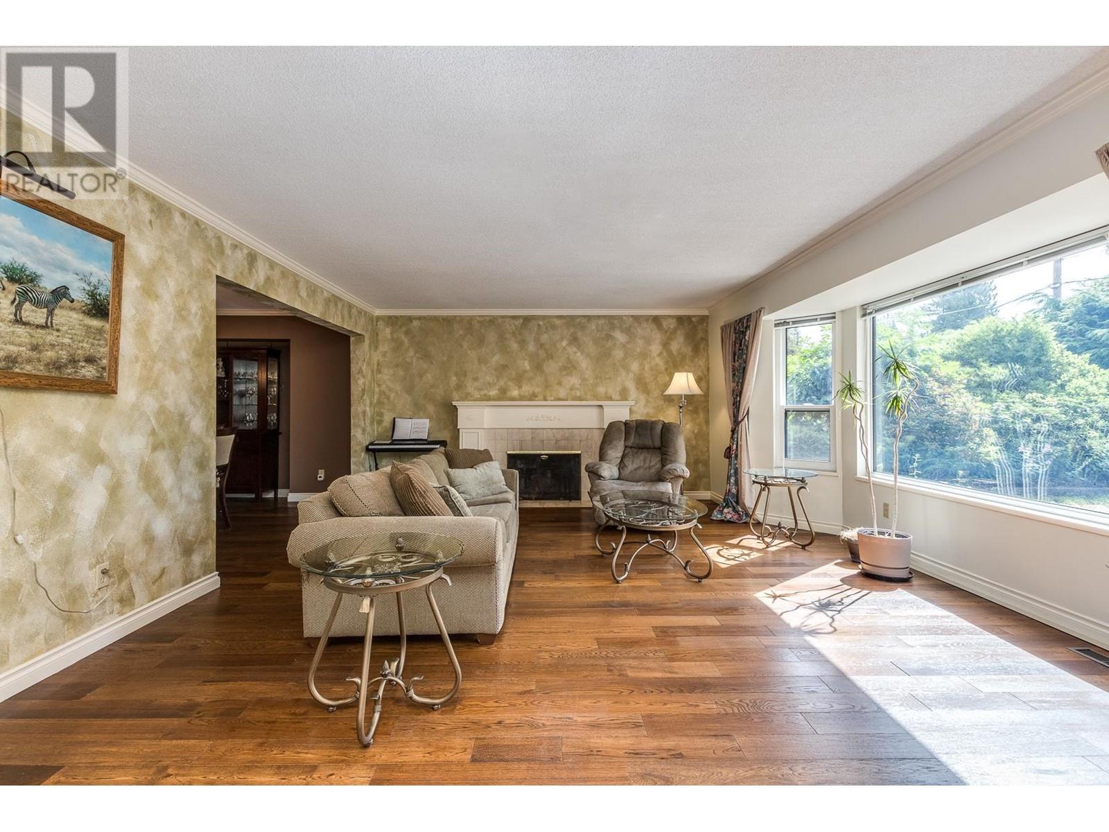 3990 Sunnycrest Drive, North Vancouver, British Columbia  V7R 3C9 - Photo 3 - R2794448