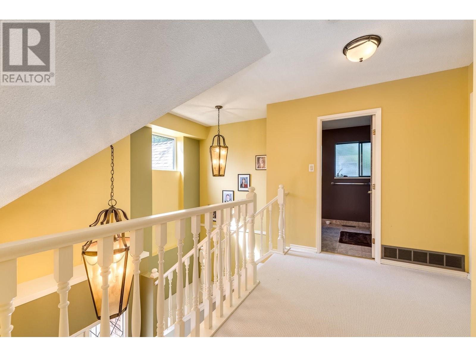 3990 Sunnycrest Drive, North Vancouver, British Columbia  V7R 3C9 - Photo 24 - R2794448