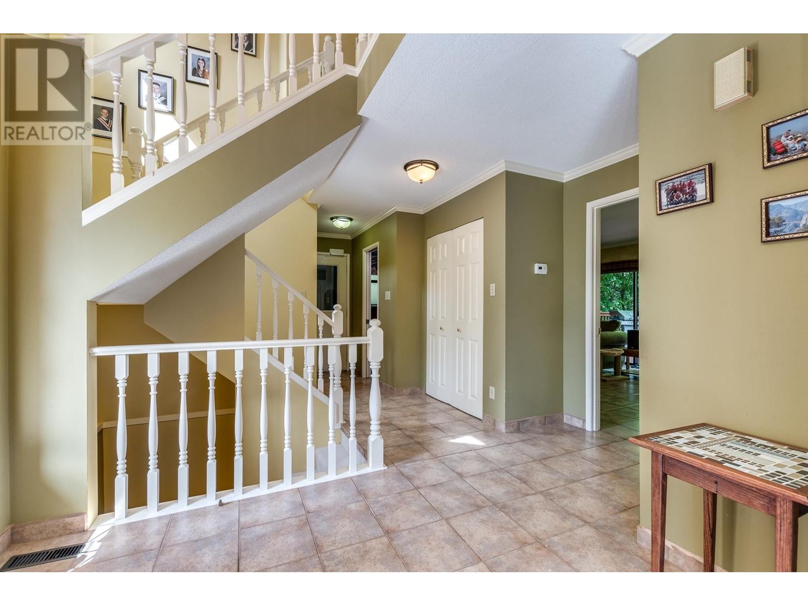 3990 Sunnycrest Drive, North Vancouver, British Columbia  V7R 3C9 - Photo 4 - R2794448