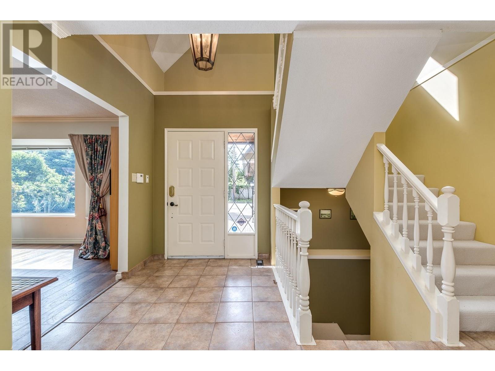 3990 Sunnycrest Drive, North Vancouver, British Columbia  V7R 3C9 - Photo 6 - R2794448