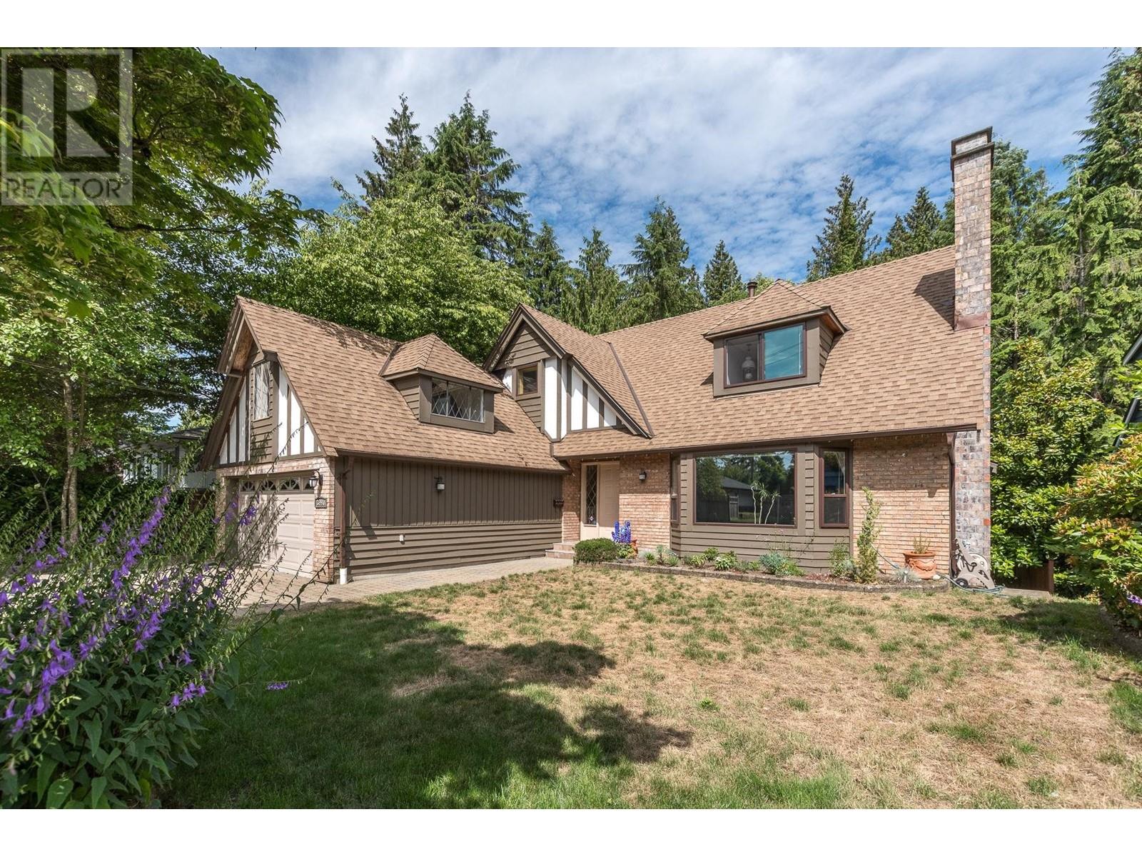 3990 Sunnycrest Drive, North Vancouver, British Columbia  V7R 3C9 - Photo 2 - R2794448