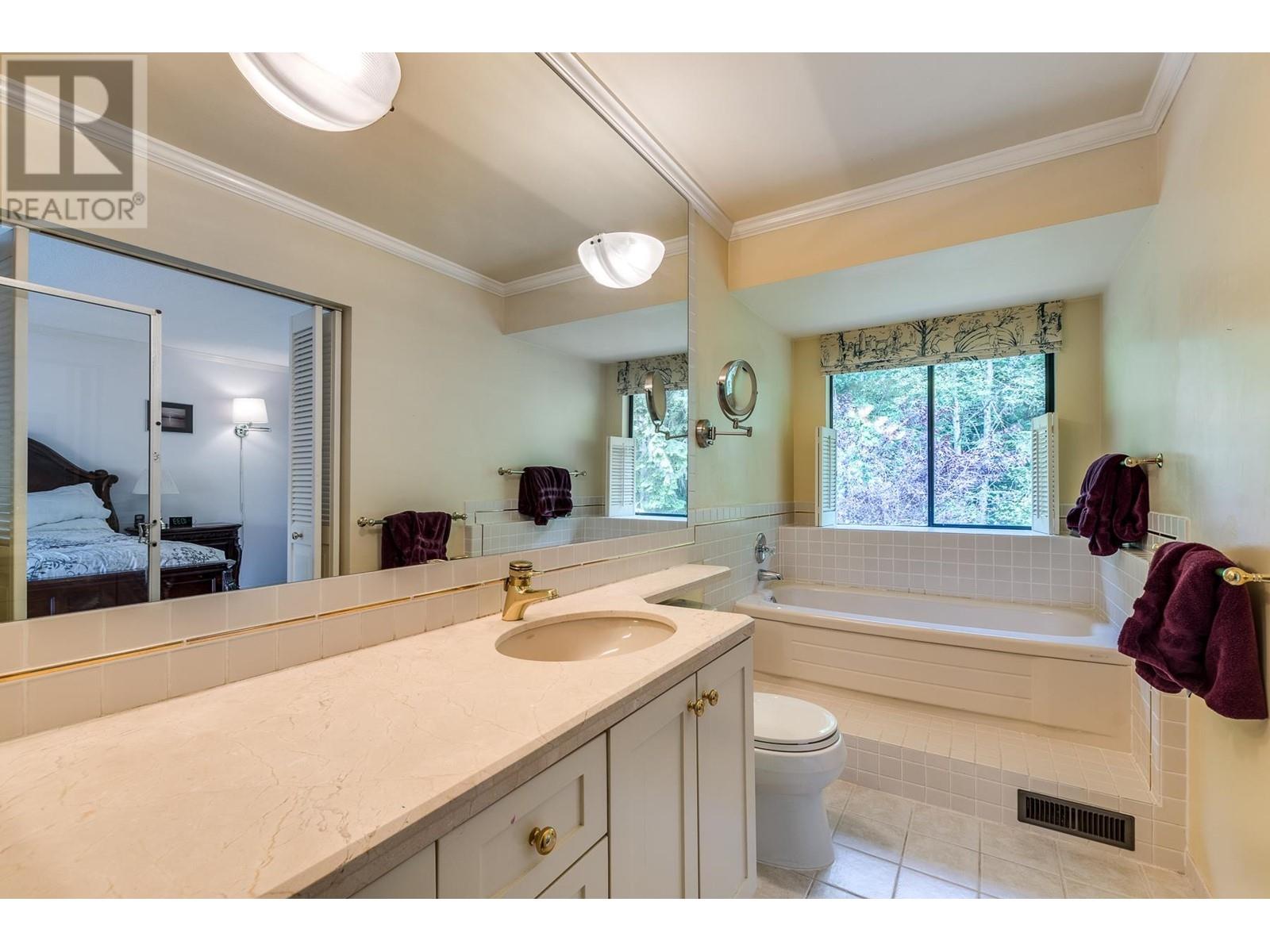 3990 Sunnycrest Drive, North Vancouver, British Columbia  V7R 3C9 - Photo 33 - R2794448