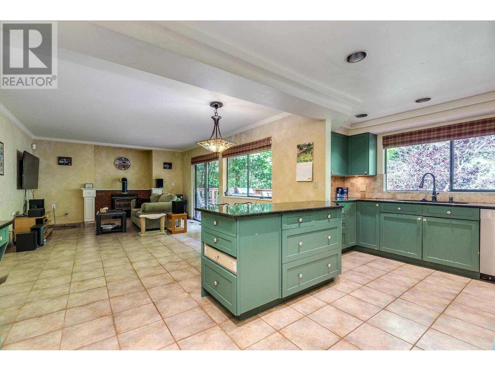 3990 Sunnycrest Drive, North Vancouver, British Columbia  V7R 3C9 - Photo 13 - R2794448
