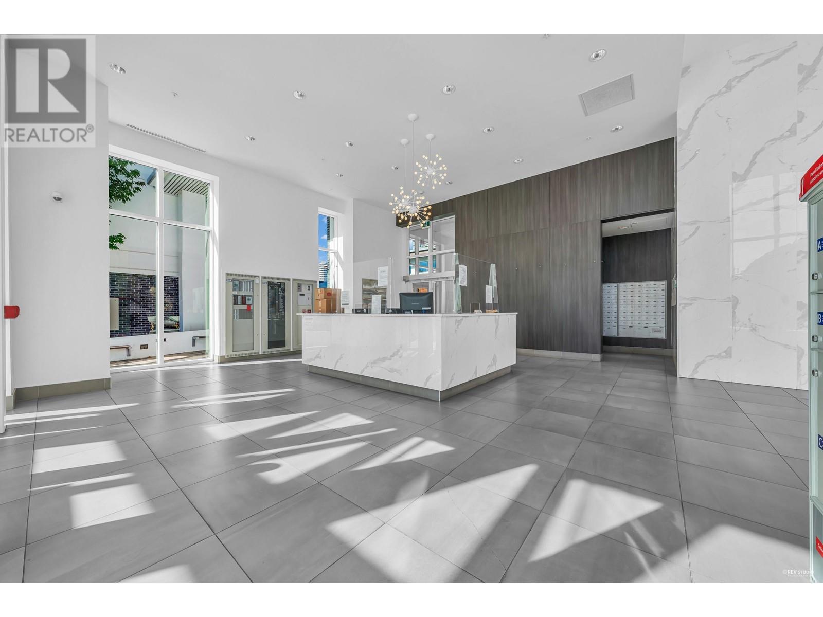 2304 5051 Imperial Street, Burnaby, British Columbia  V5J 0J3 - Photo 3 - R2821612