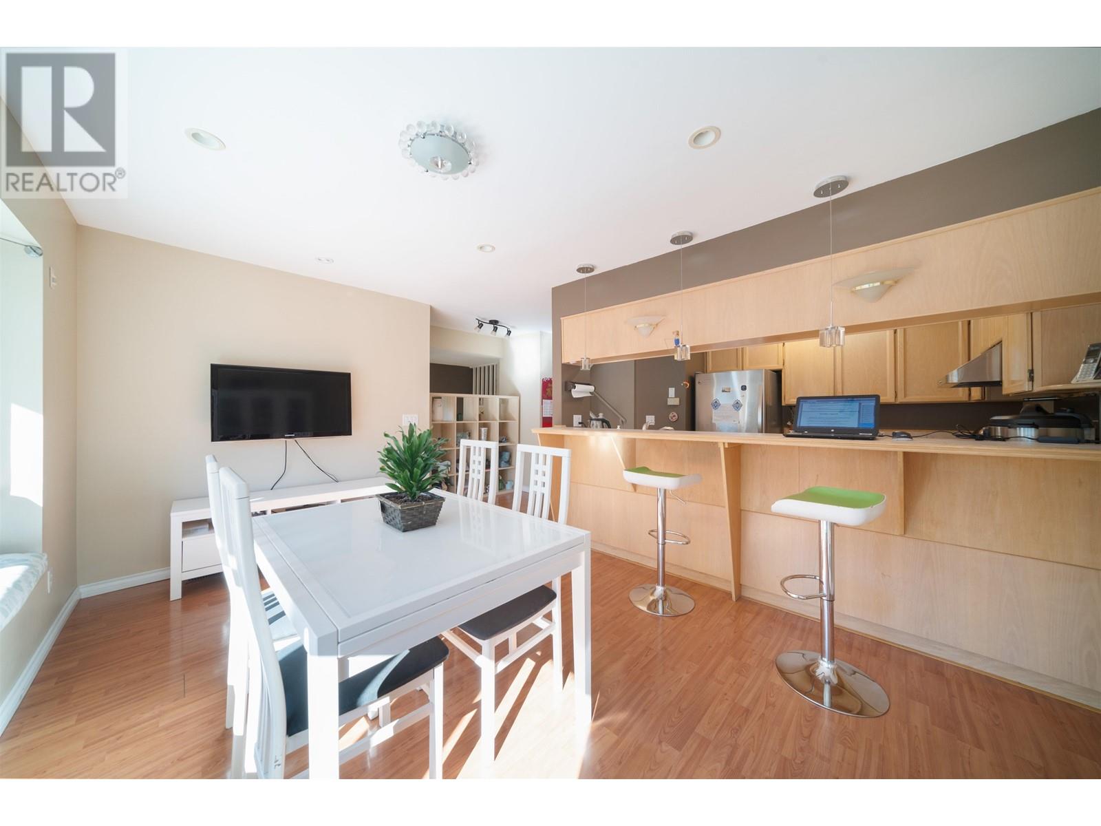 9281 Goldhurst Terrace, Burnaby, British Columbia  V5A 4P3 - Photo 4 - R2822242