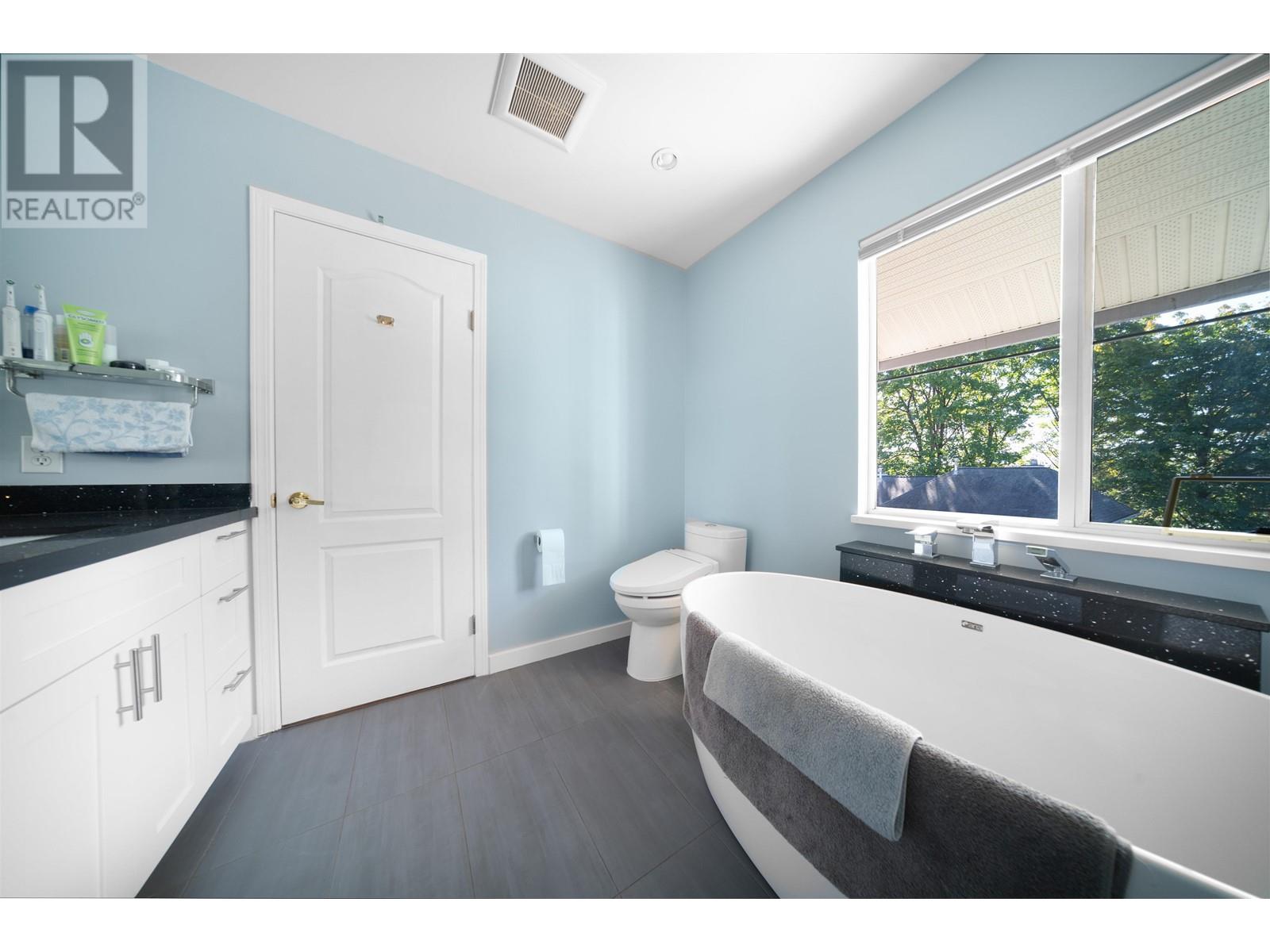 9281 Goldhurst Terrace, Burnaby, British Columbia  V5A 4P3 - Photo 8 - R2822242