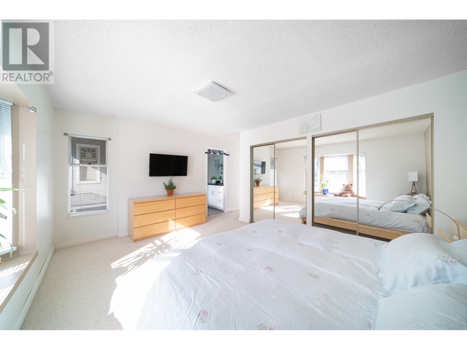 9281 Goldhurst Terrace, Burnaby, British Columbia  V5A 4P3 - Photo 7 - R2822242