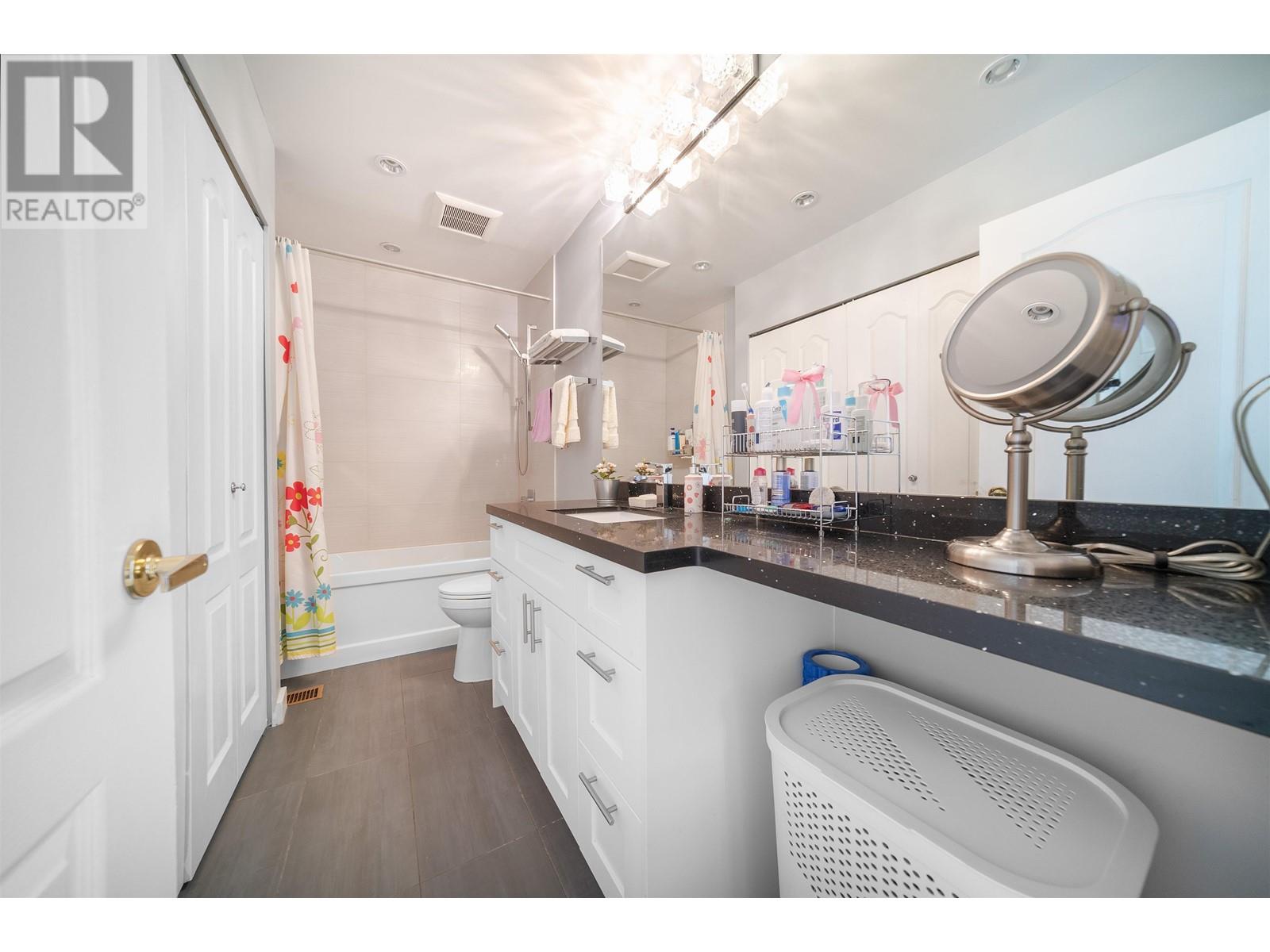 9281 Goldhurst Terrace, Burnaby, British Columbia  V5A 4P3 - Photo 11 - R2822242