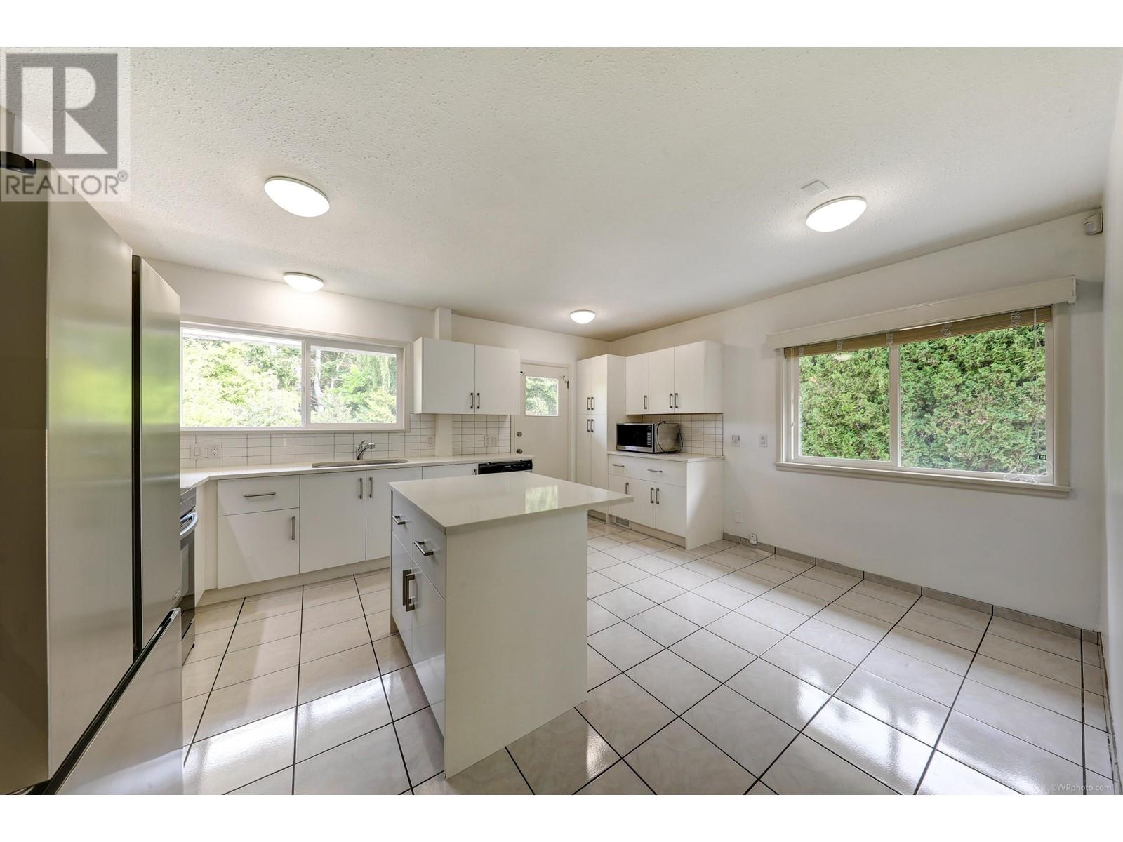 5569 University Boulevard, Vancouver, British Columbia  V6T 1K5 - Photo 4 - R2822465