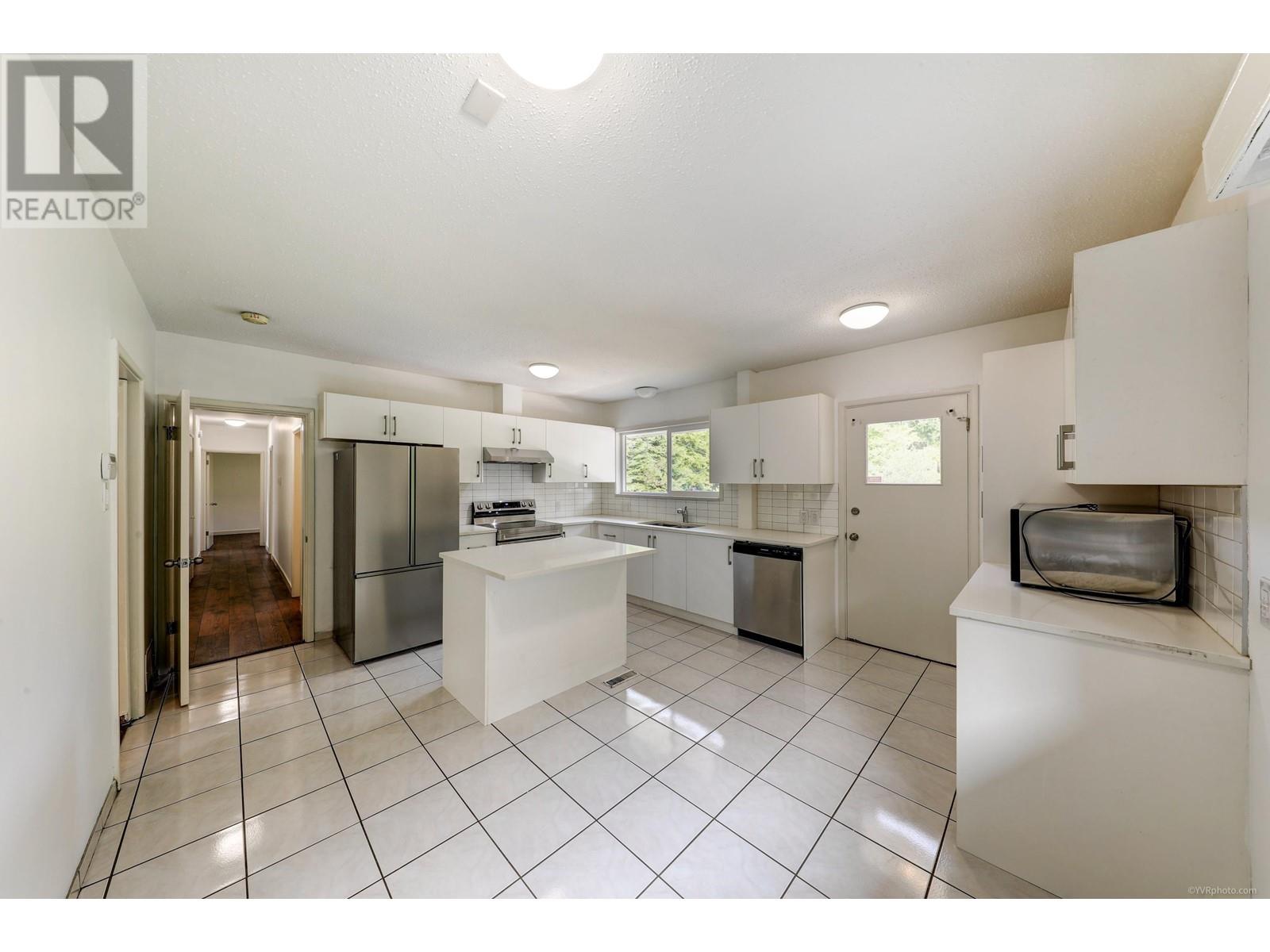 5569 University Boulevard, Vancouver, British Columbia  V6T 1K5 - Photo 3 - R2822465