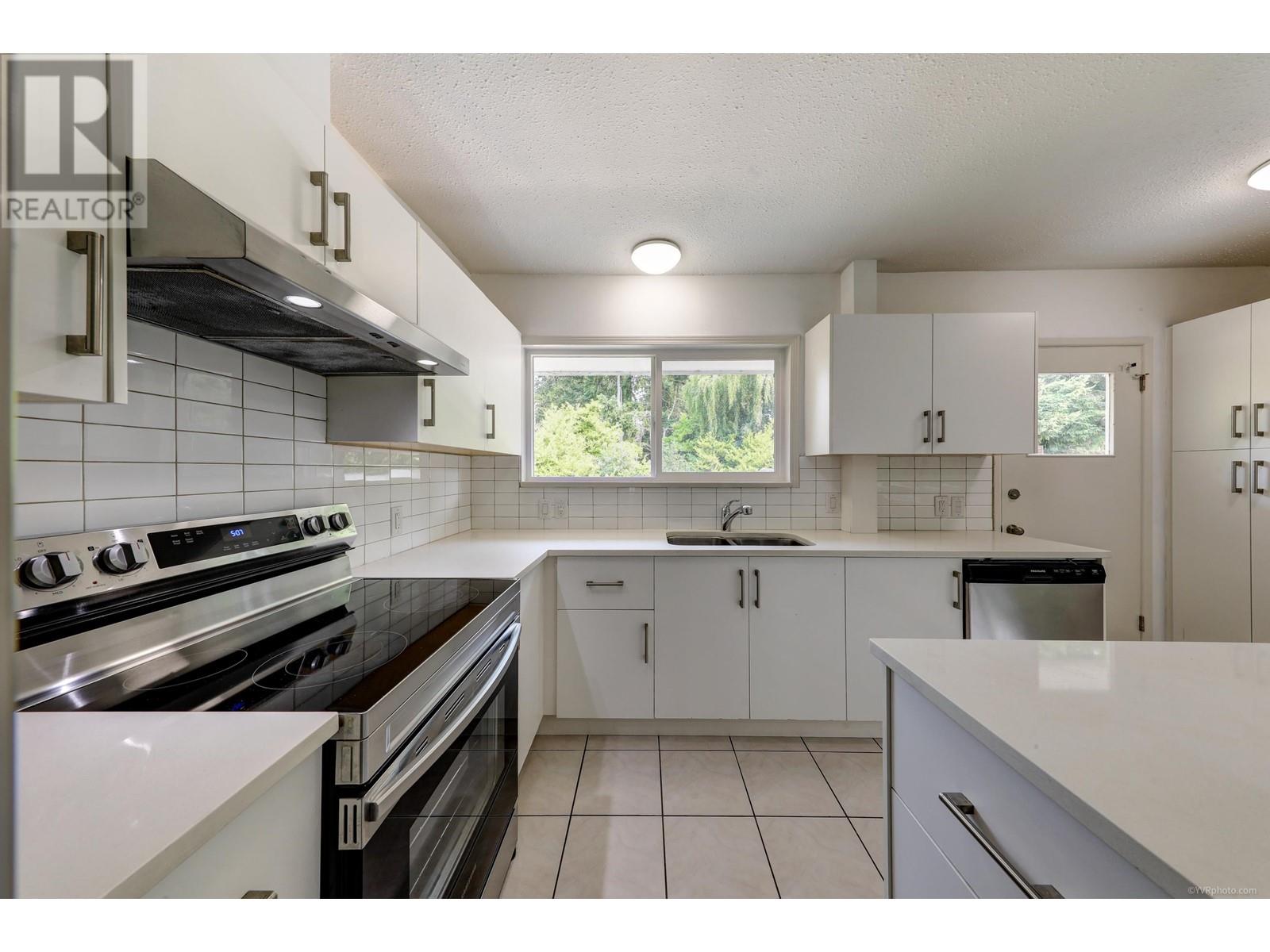 5569 University Boulevard, Vancouver, British Columbia  V6T 1K5 - Photo 2 - R2822465