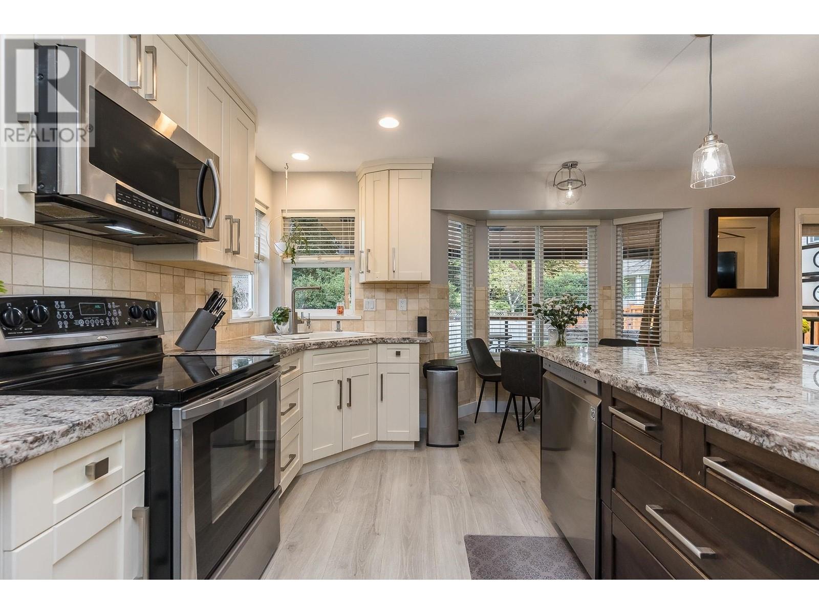 19163 Doerksen Drive, Pitt Meadows, British Columbia  V3Y 2C4 - Photo 8 - R2821777
