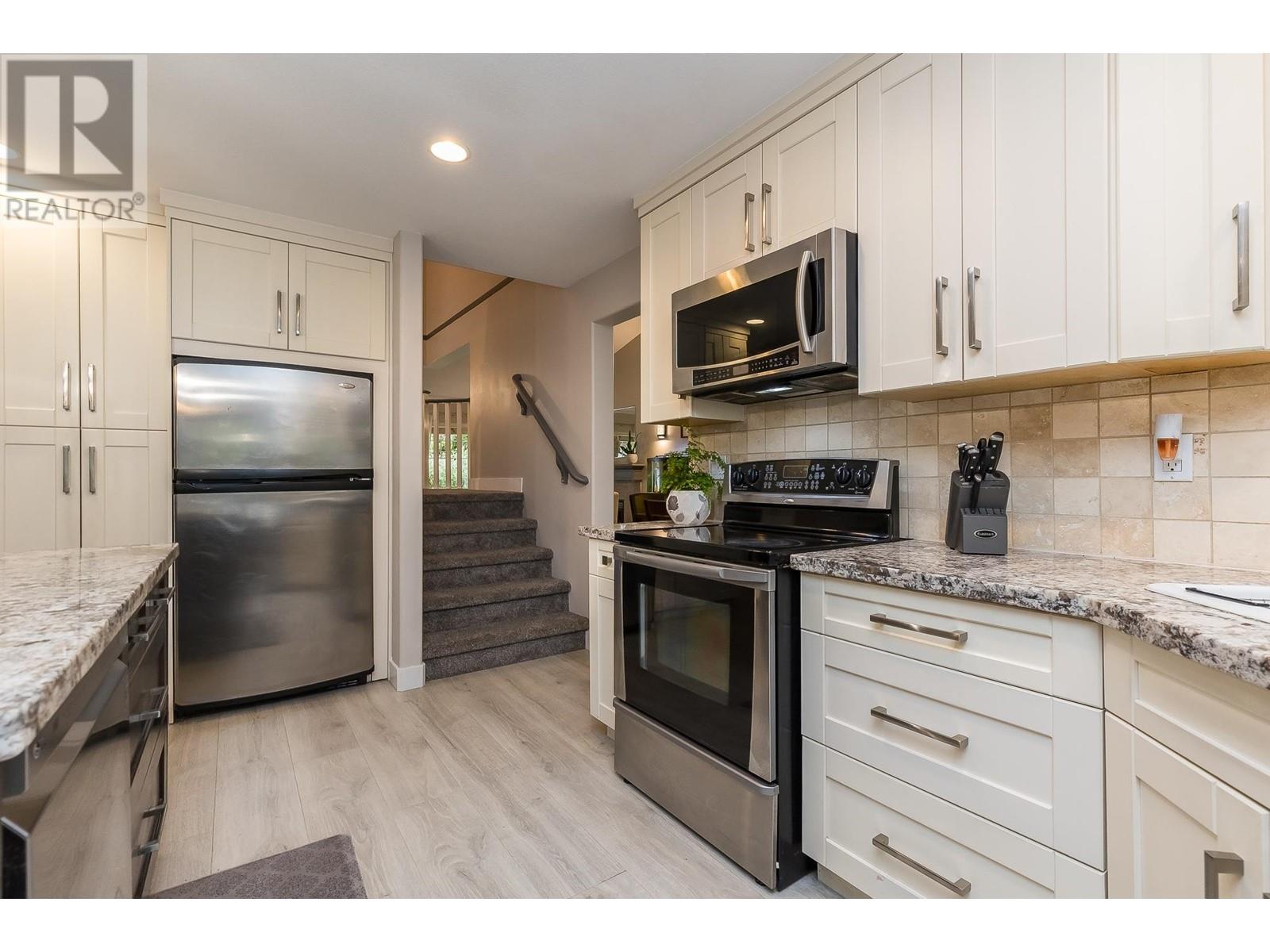 19163 Doerksen Drive, Pitt Meadows, British Columbia  V3Y 2C4 - Photo 10 - R2821777