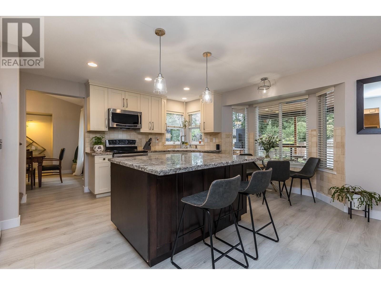 19163 Doerksen Drive, Pitt Meadows, British Columbia  V3Y 2C4 - Photo 5 - R2821777