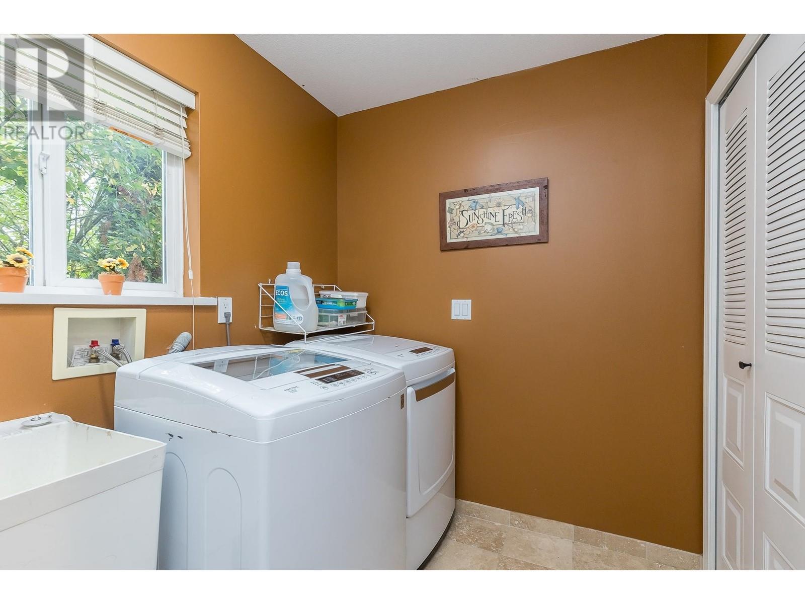 19163 Doerksen Drive, Pitt Meadows, British Columbia  V3Y 2C4 - Photo 31 - R2821777