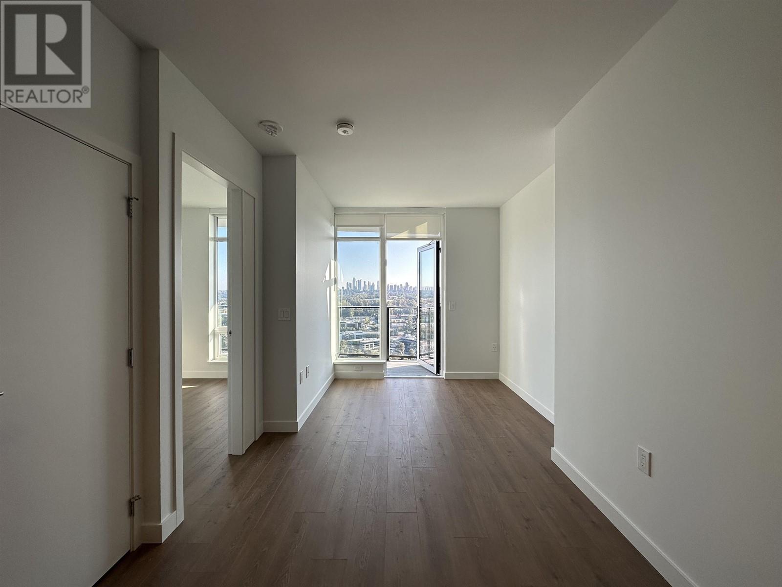 330x 2181 Madison Avenue, Burnaby, British Columbia  V5C 4B3 - Photo 4 - R2822750