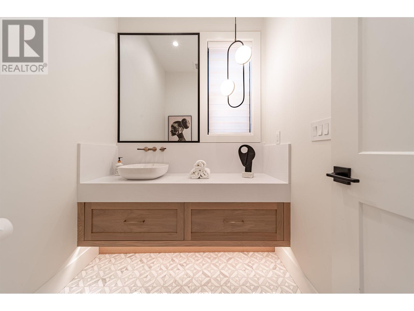 693 Gatensbury Street, Coquitlam, British Columbia  V3J 5G9 - Photo 14 - R2814342