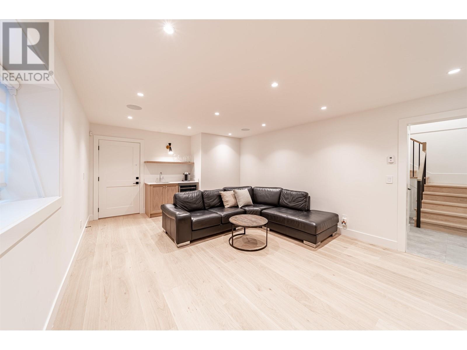 693 Gatensbury Street, Coquitlam, British Columbia  V3J 5G9 - Photo 29 - R2814342