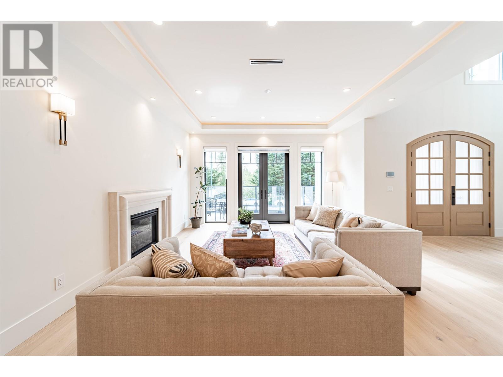 693 Gatensbury Street, Coquitlam, British Columbia  V3J 5G9 - Photo 3 - R2814342