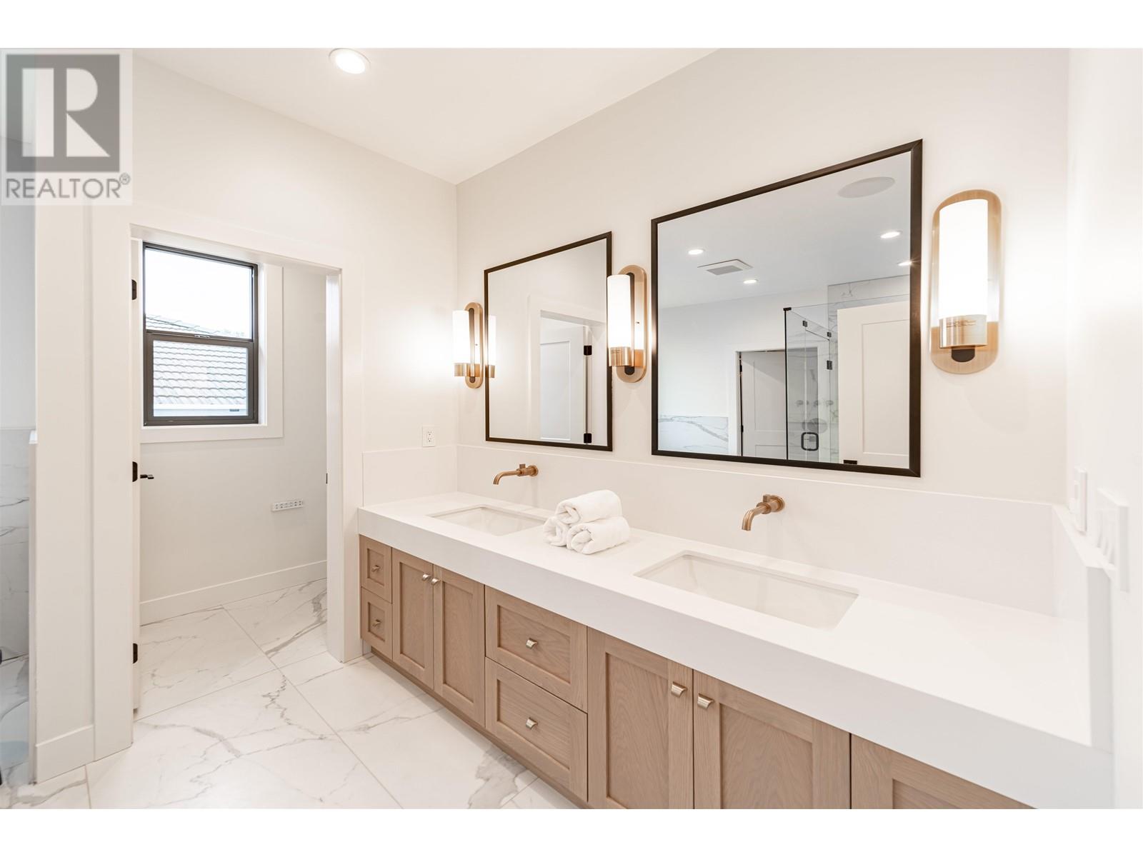 693 Gatensbury Street, Coquitlam, British Columbia  V3J 5G9 - Photo 21 - R2814342