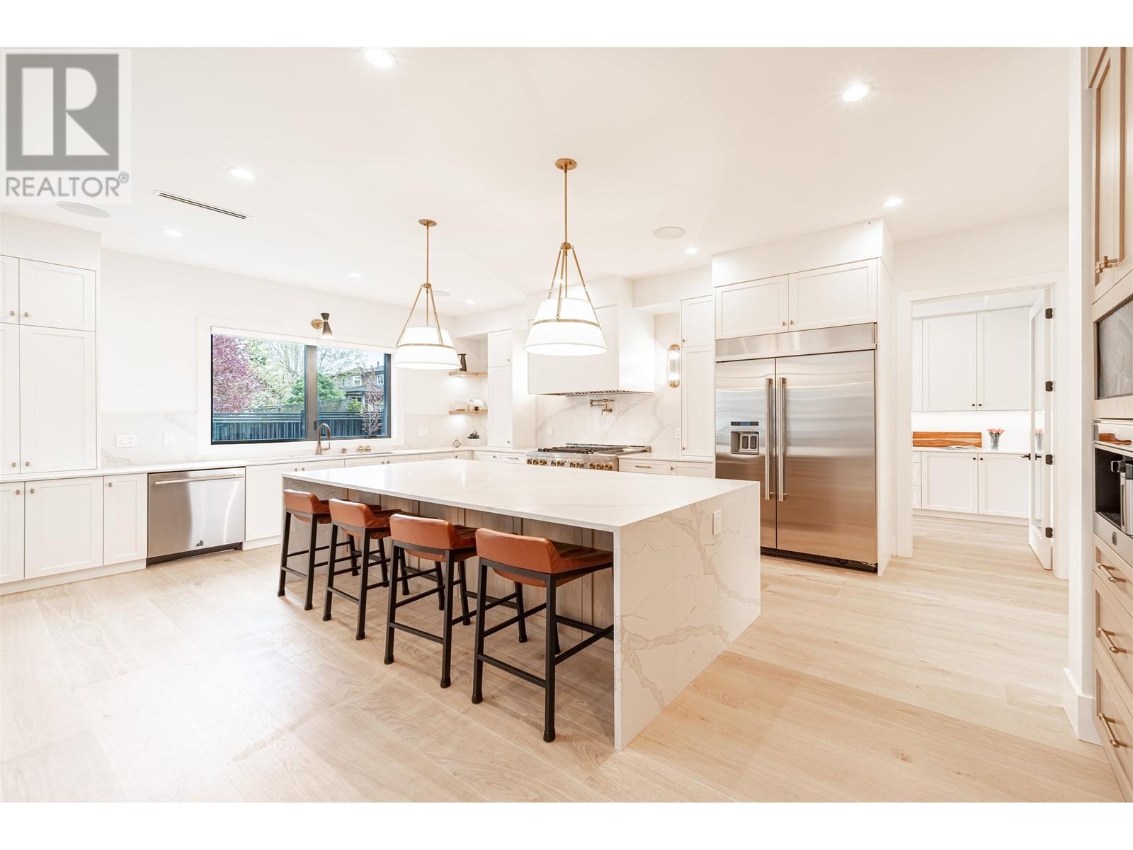 693 Gatensbury Street, Coquitlam, British Columbia  V3J 5G9 - Photo 8 - R2814342