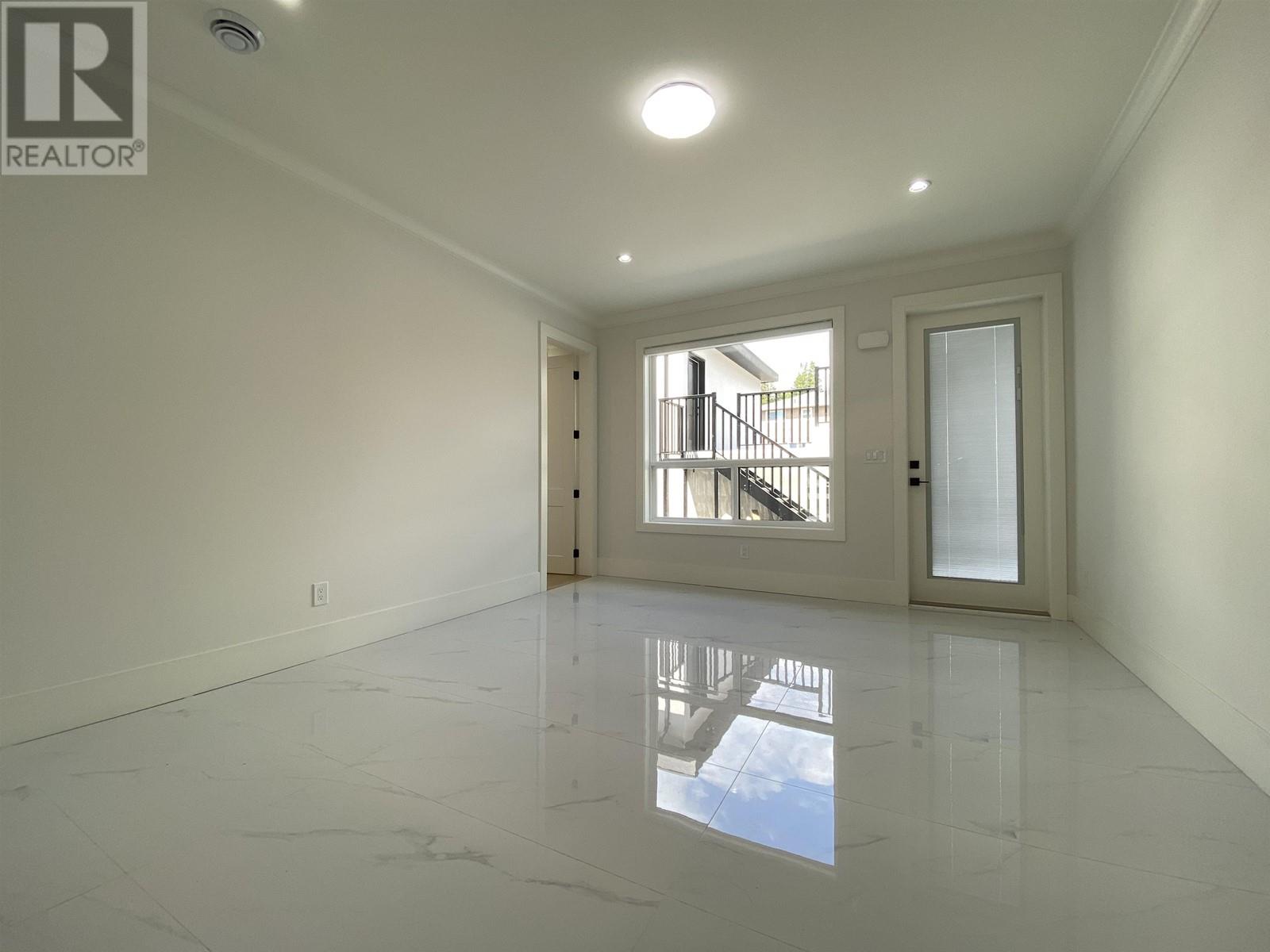 5349 Parker Street, Burnaby, British Columbia  V5B 1Z8 - Photo 13 - R2767656
