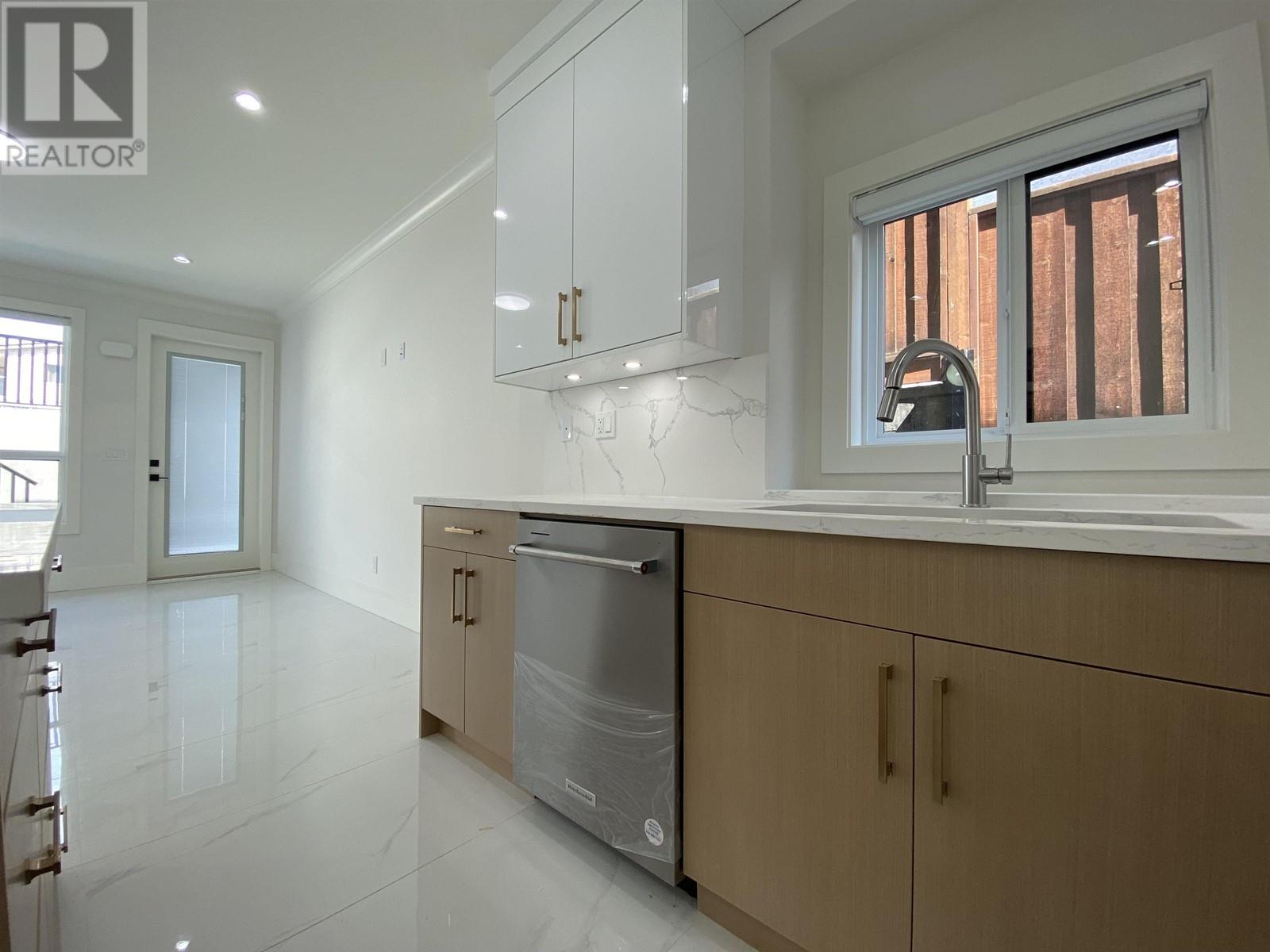 5349 Parker Street, Burnaby, British Columbia  V5B 1Z8 - Photo 9 - R2767656