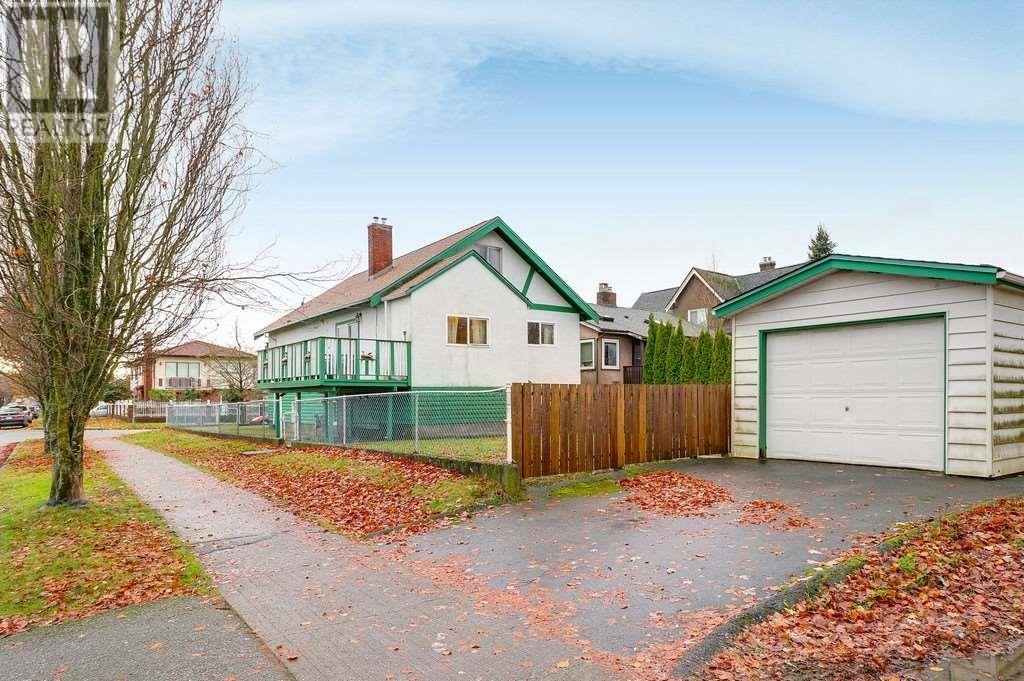 Listing Picture 4 of 28 : 1495 E 27TH AVENUE, Vancouver / 溫哥華 - 魯藝地產 Yvonne Lu Group - MLS Medallion Club Member