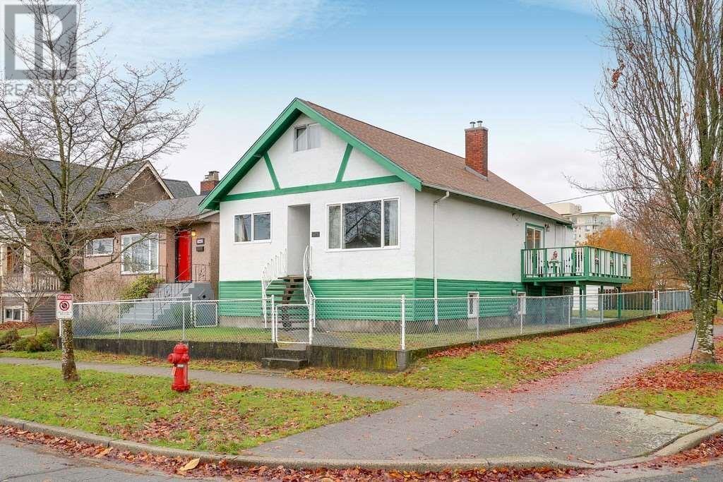 Listing Picture 3 of 28 : 1495 E 27TH AVENUE, Vancouver / 溫哥華 - 魯藝地產 Yvonne Lu Group - MLS Medallion Club Member