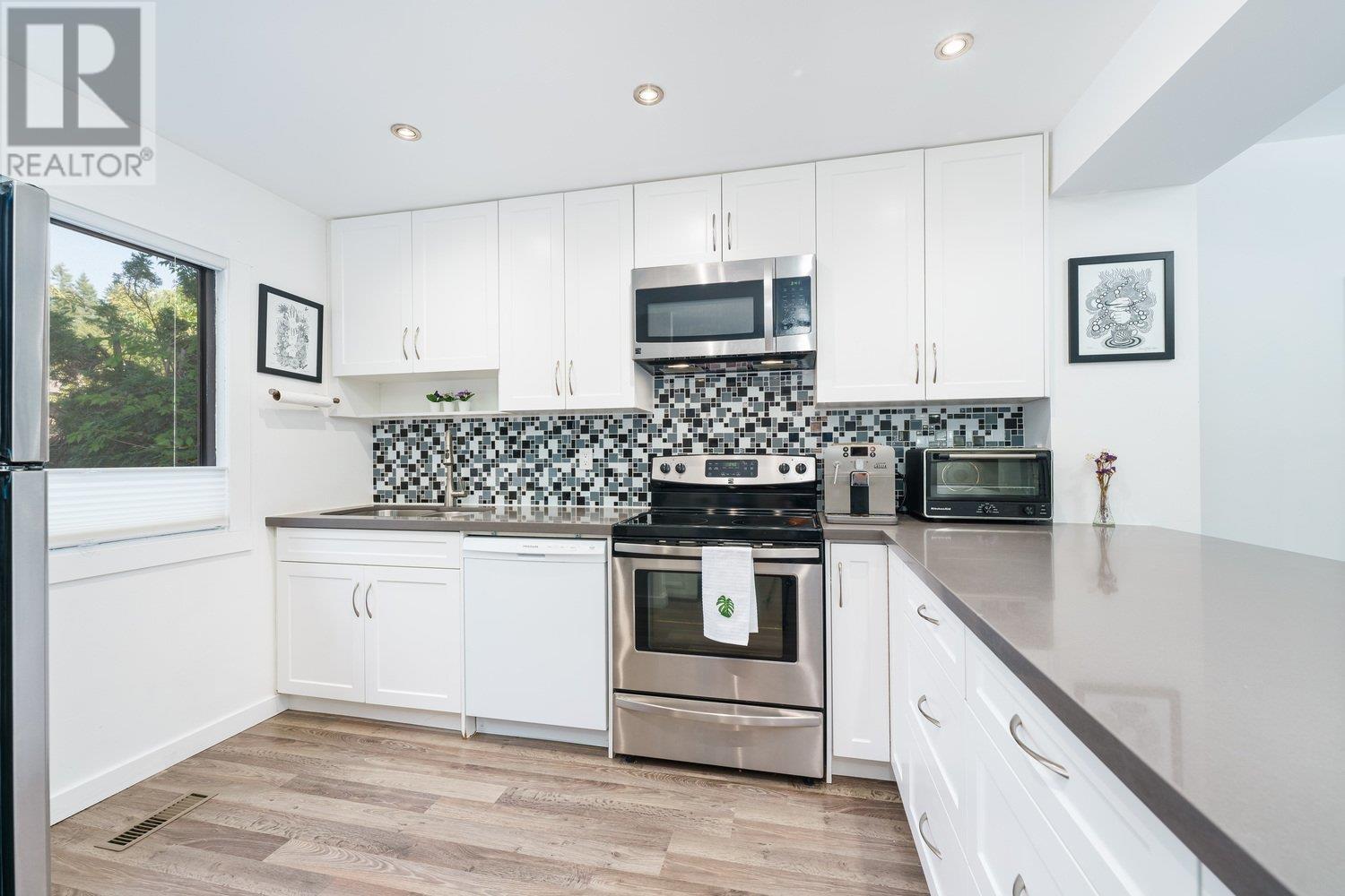 2949 Mira Place, Burnaby, British Columbia  V3J 1B7 - Photo 9 - R2813843