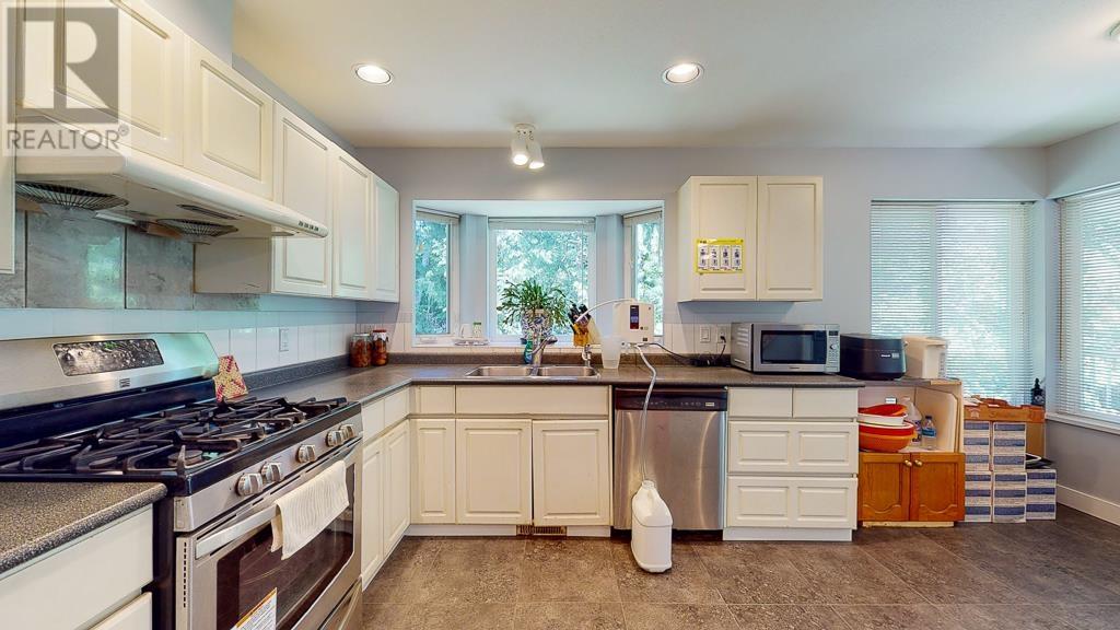 7629 Redrooffs Road, Halfmoon Bay, British Columbia  V0N 1Y1 - Photo 17 - R2822366