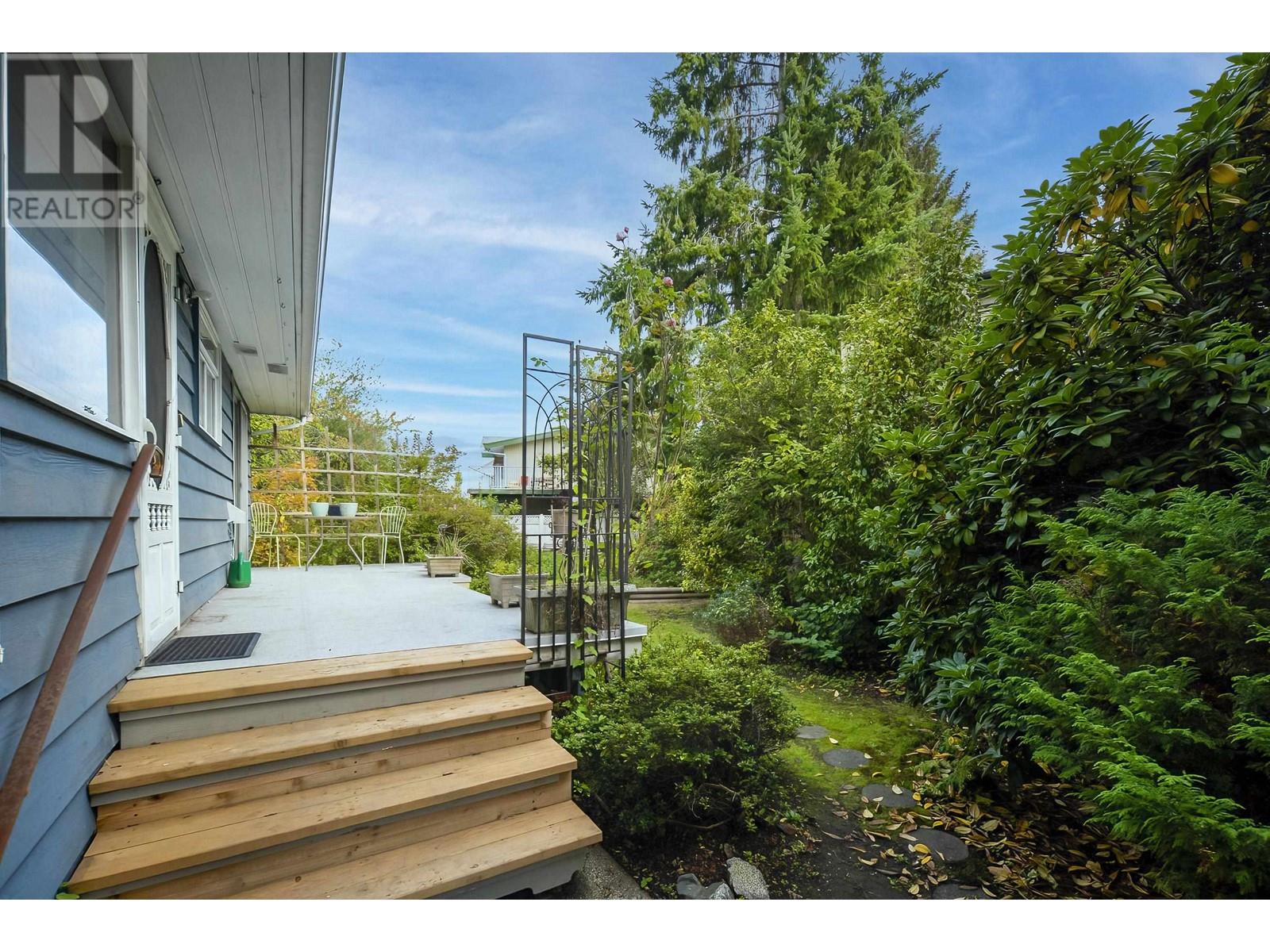 6011 Maple Road, Richmond, British Columbia  V7E 1G4 - Photo 10 - R2822569