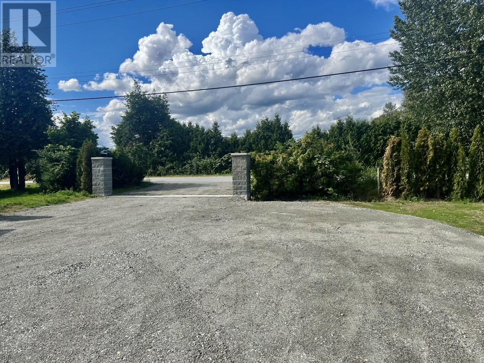 17382 Ford Road Detour, Pitt Meadows, British Columbia  V3Y 0A6 - Photo 1 - R2821476