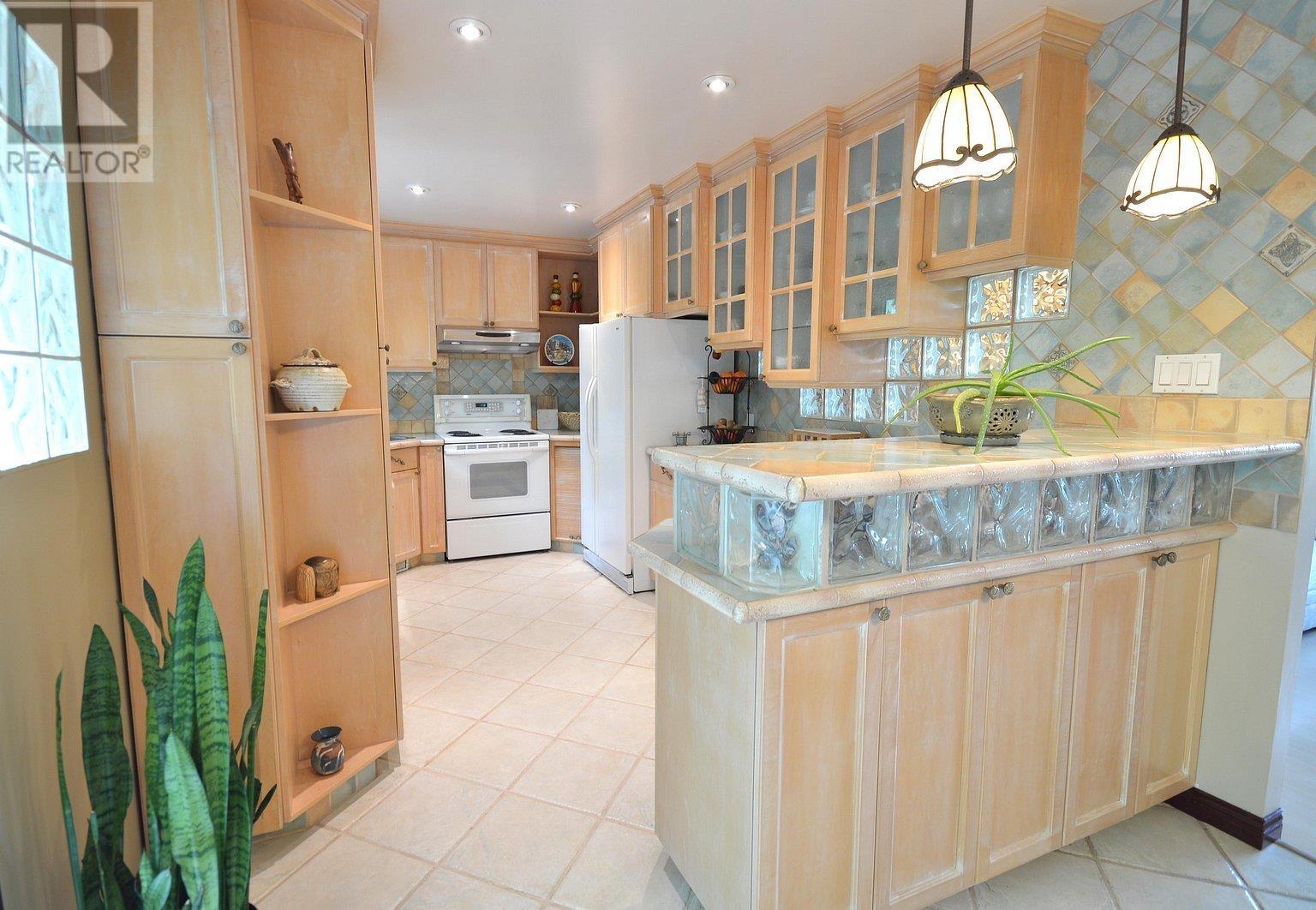 1470 Elinor Crescent, Port Coquitlam, British Columbia  V3C 2Y5 - Photo 3 - R2817627