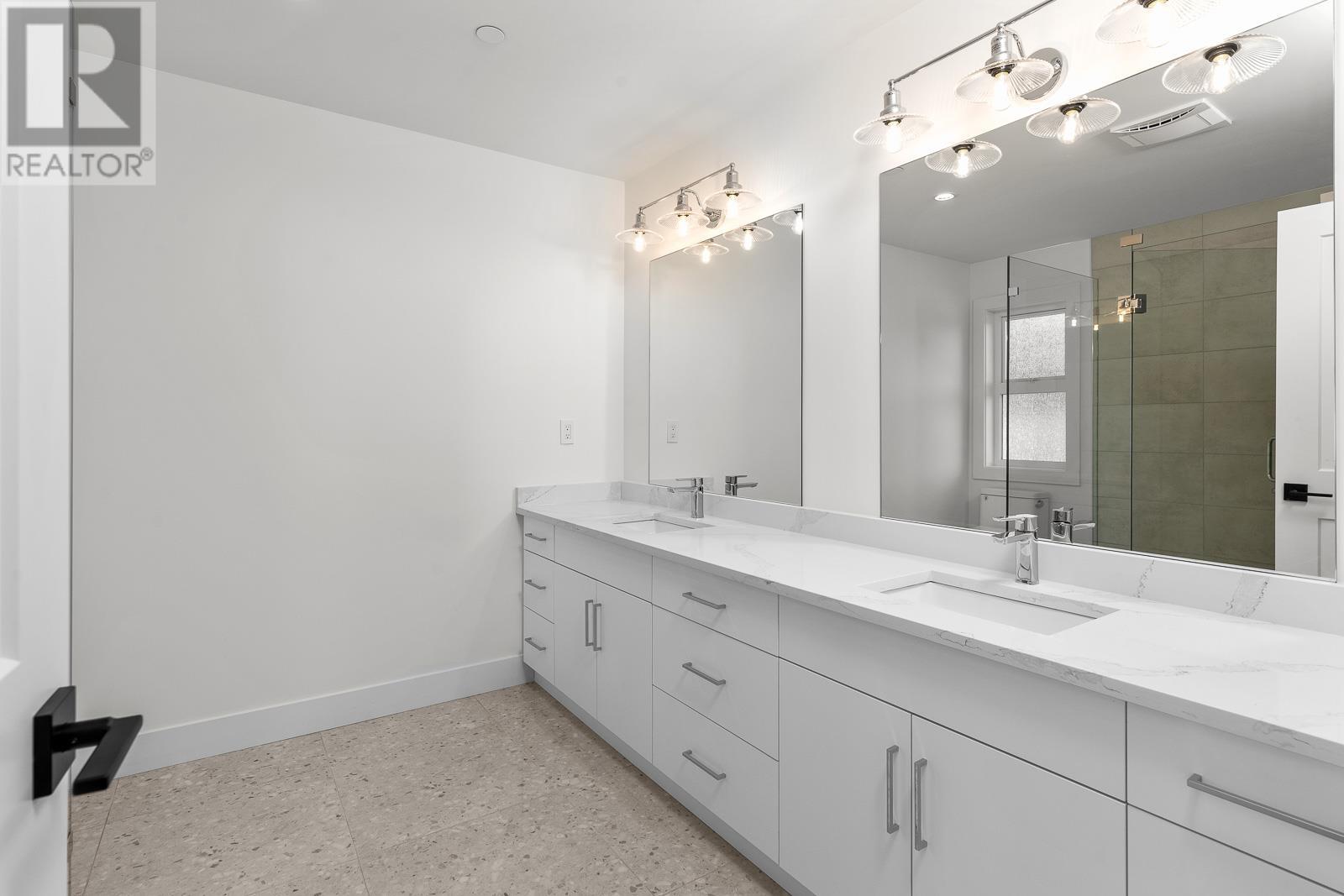 3540 Oxford Street, Port Coquitlam, British Columbia  V3B 4E4 - Photo 22 - R2821399