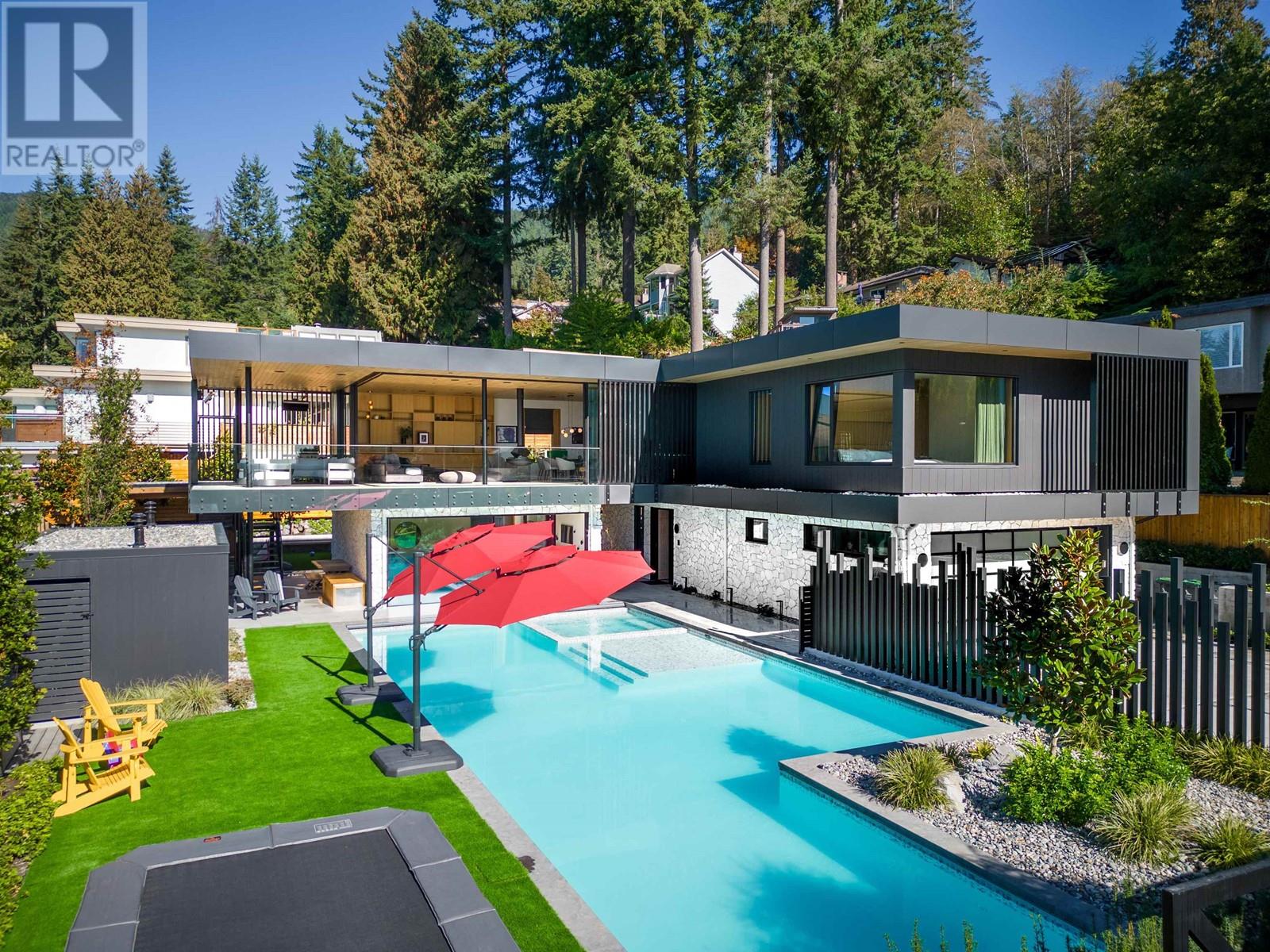 274 W Rockland Road, North Vancouver, British Columbia  V7N 2W3 - Photo 1 - R2822788