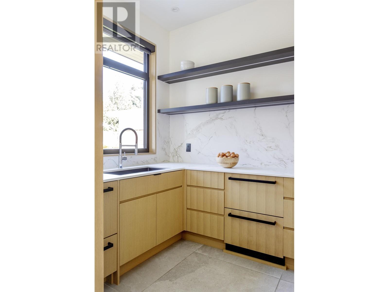 274 W Rockland Road, North Vancouver, British Columbia  V7N 2W3 - Photo 10 - R2822788