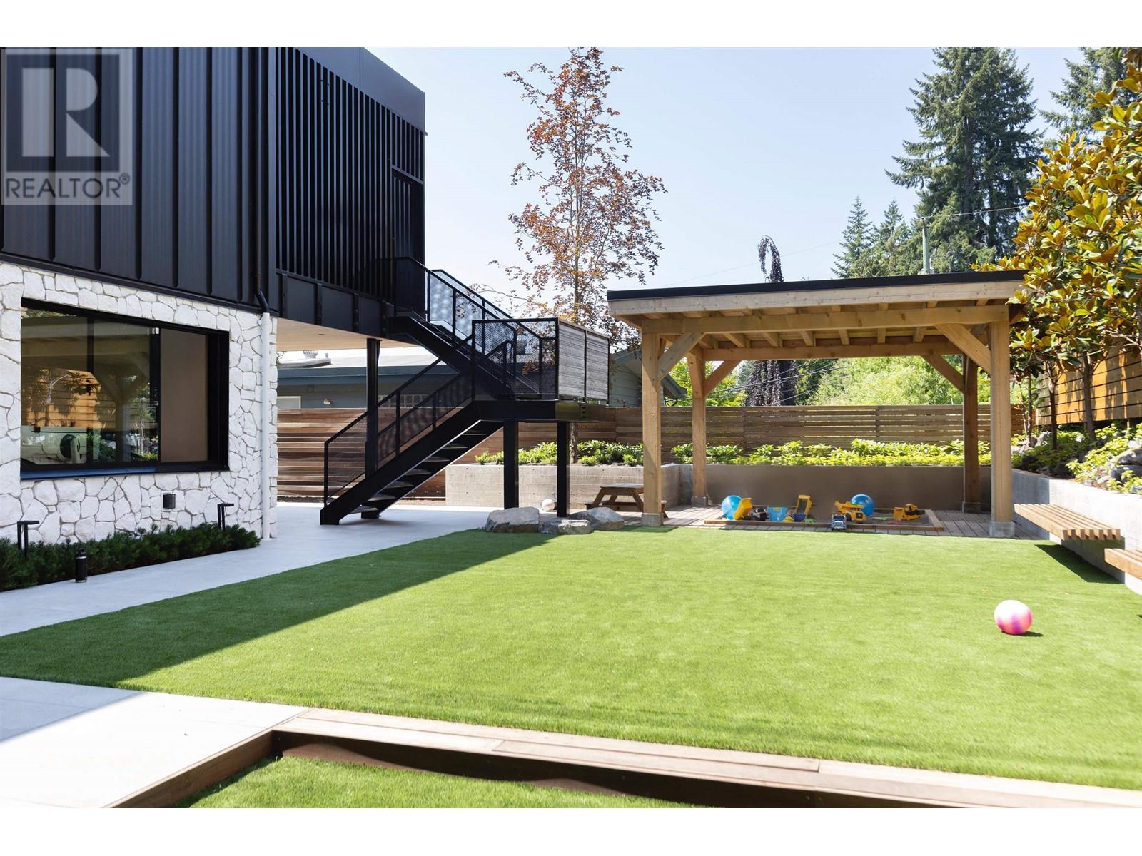 274 W Rockland Road, North Vancouver, British Columbia  V7N 2W3 - Photo 24 - R2822788