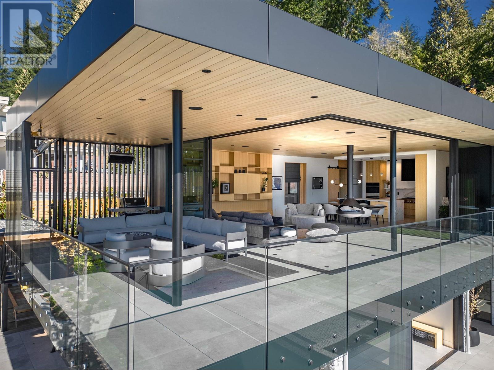 274 W Rockland Road, North Vancouver, British Columbia  V7N 2W3 - Photo 3 - R2822788