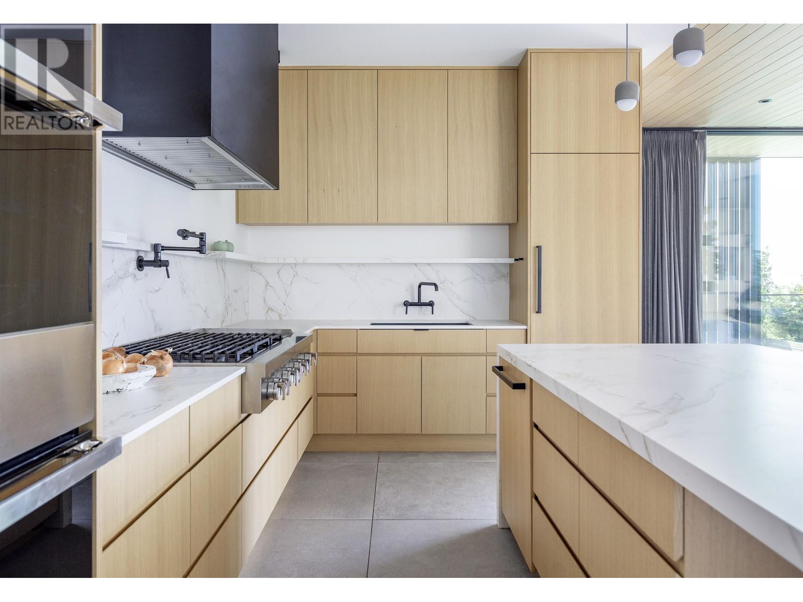 274 W Rockland Road, North Vancouver, British Columbia  V7N 2W3 - Photo 8 - R2822788