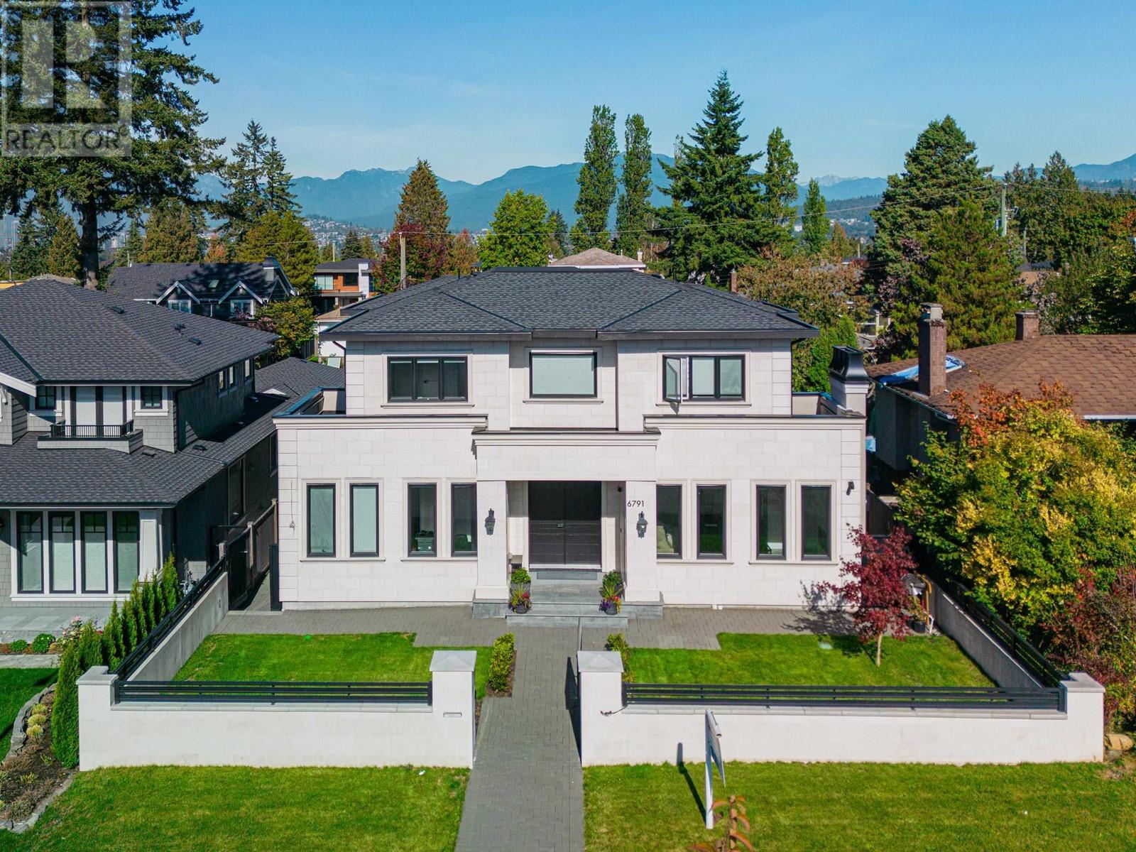 6791 Bryant Street, Burnaby, British Columbia  V5E 1S7 - Photo 2 - R2820563