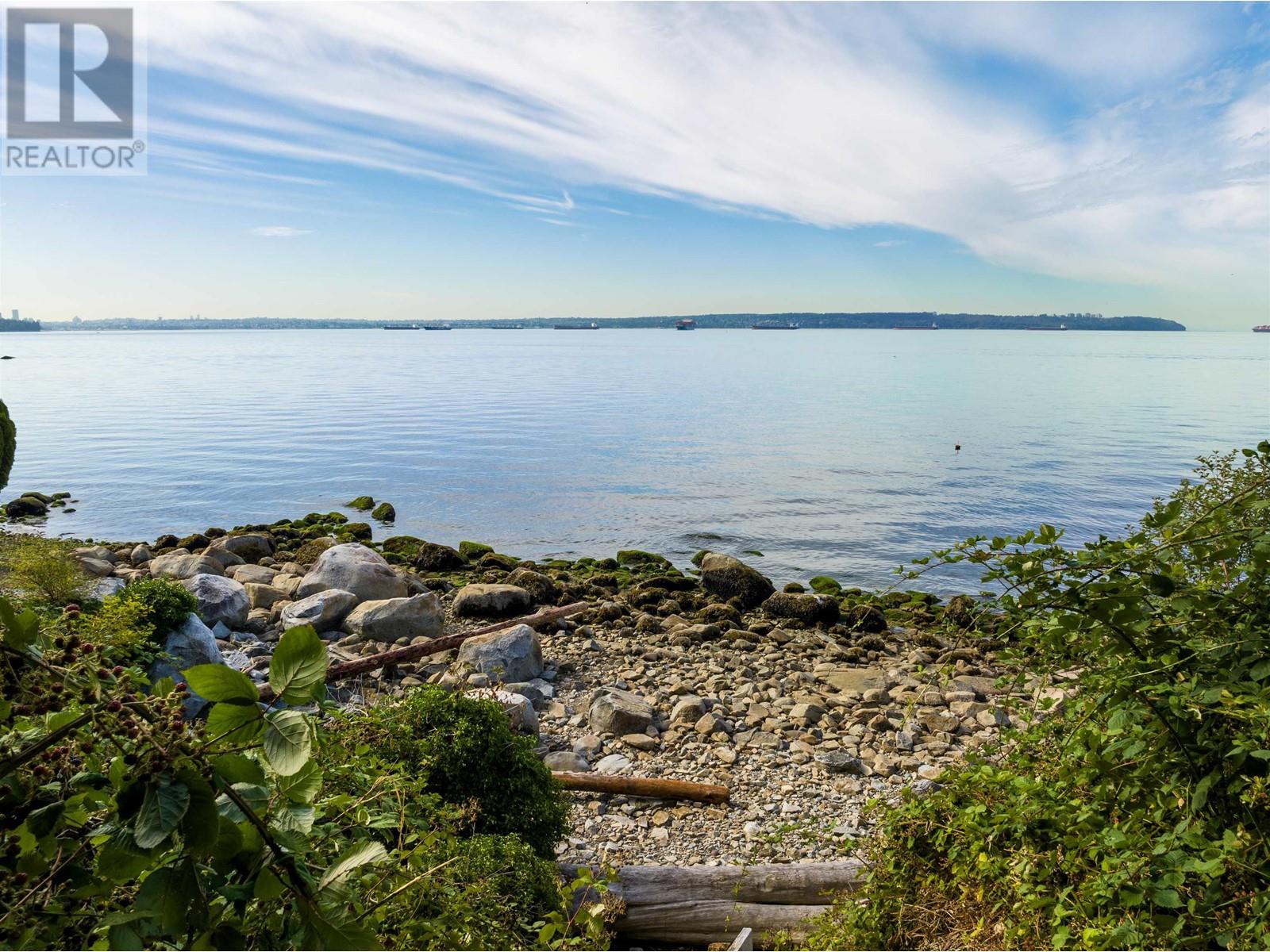 3000 Park Lane, West Vancouver, British Columbia  V7V 1E9 - Photo 2 - R2804365