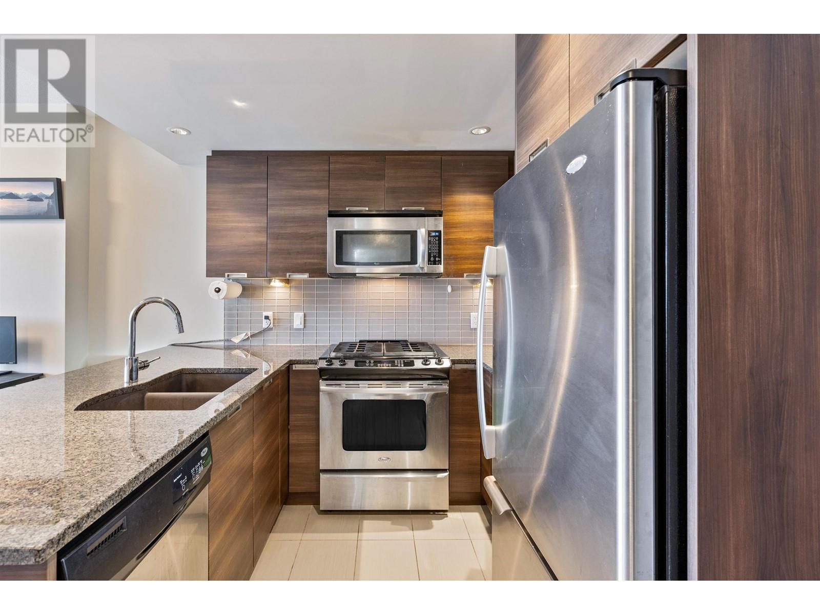 2302 2968 Glen Drive, Coquitlam, British Columbia  V3B 0C4 - Photo 3 - R2822903