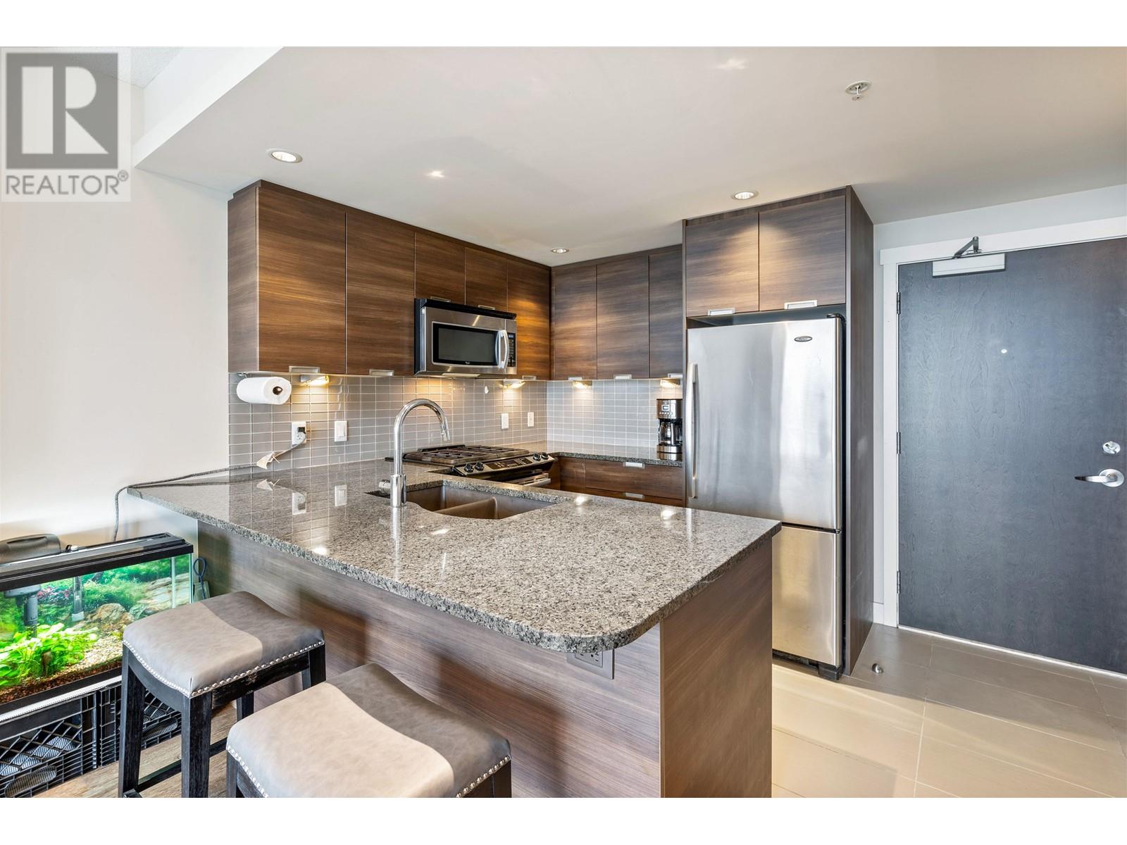 2302 2968 Glen Drive, Coquitlam, British Columbia  V3B 0C4 - Photo 4 - R2822903
