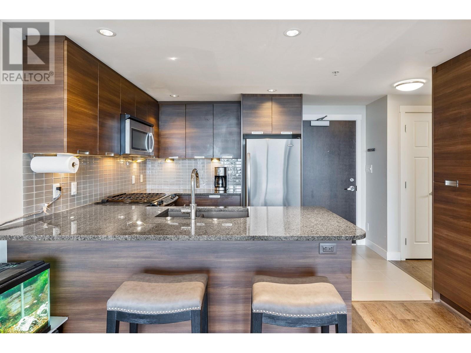 2302 2968 Glen Drive, Coquitlam, British Columbia  V3B 0C4 - Photo 5 - R2822903