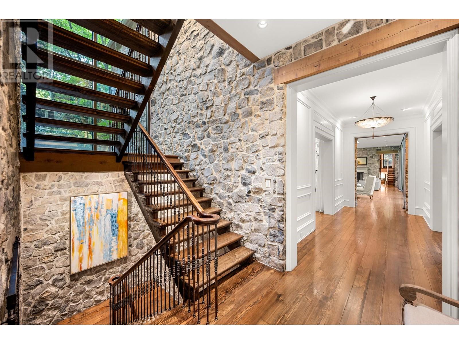 1880 Sw Marine Drive, Vancouver, British Columbia  V6P 6B2 - Photo 2 - R2822929