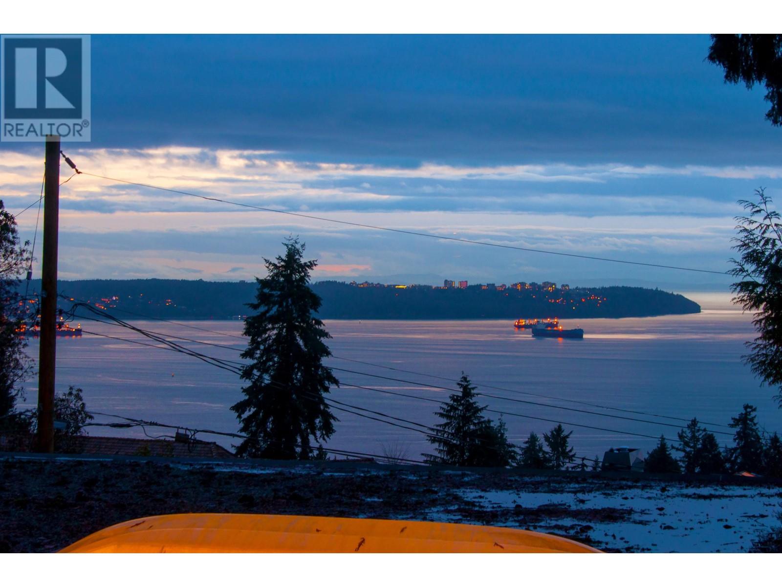 2707 Rosebery Avenue, West Vancouver, British Columbia  V7V 3A3 - Photo 32 - R2822848